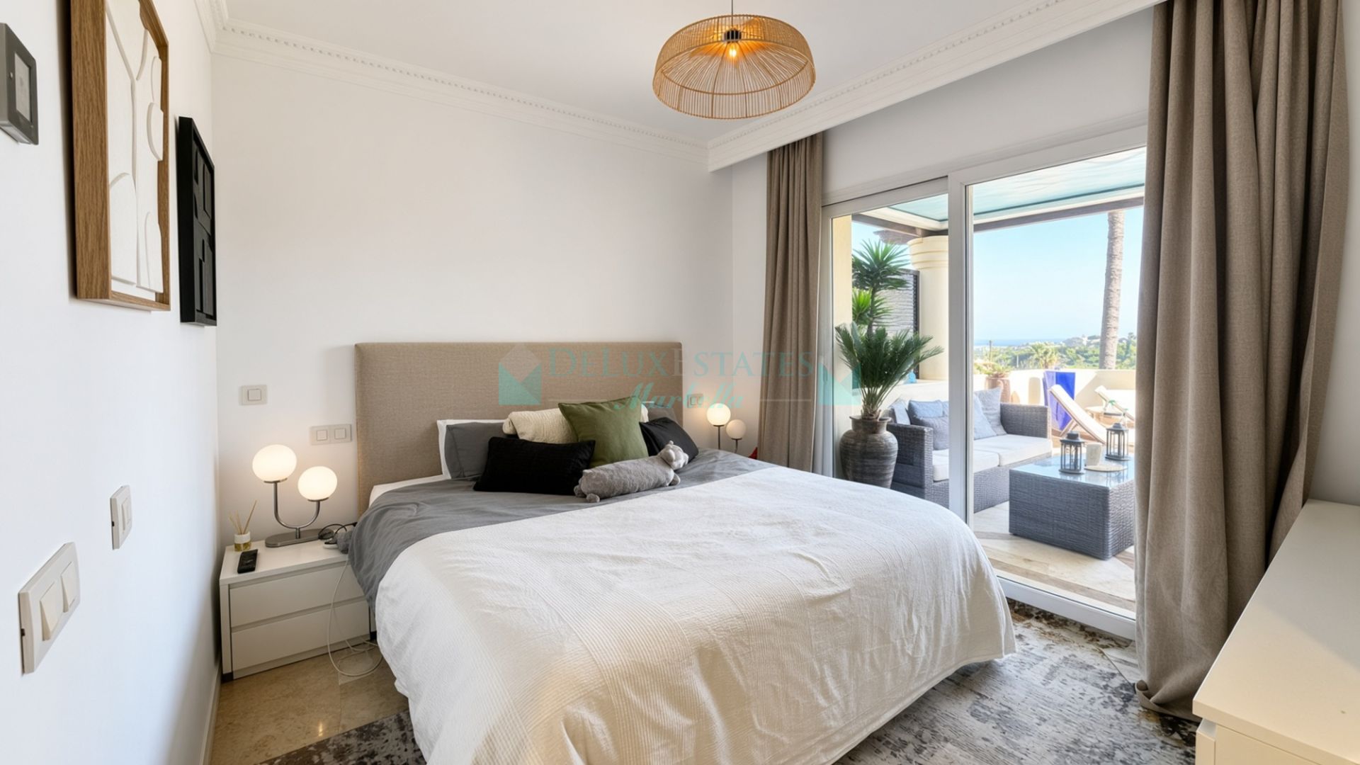 Penthouse for sale in Las Alamandas, Nueva Andalucia