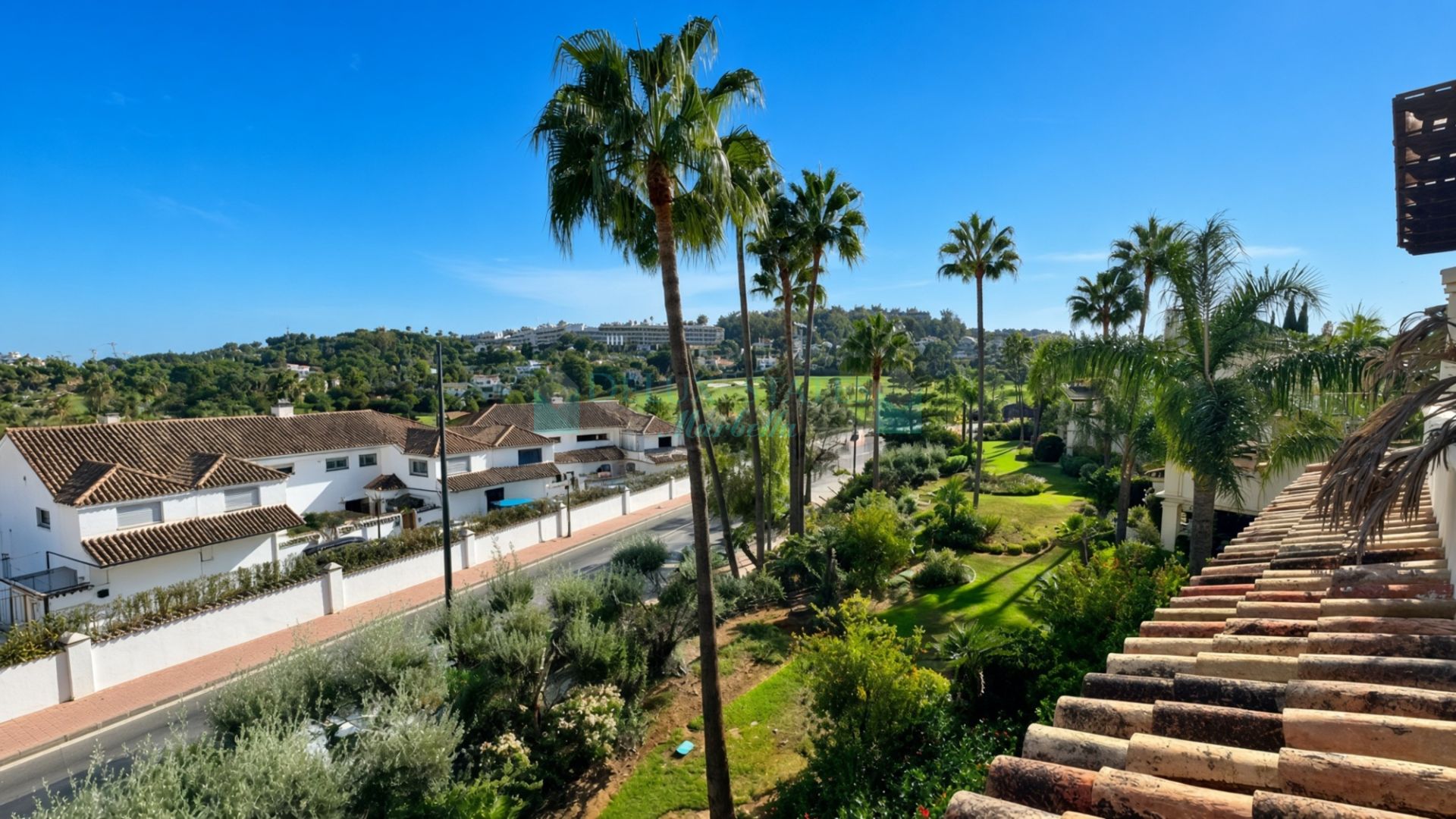 Penthouse for sale in Las Alamandas, Nueva Andalucia