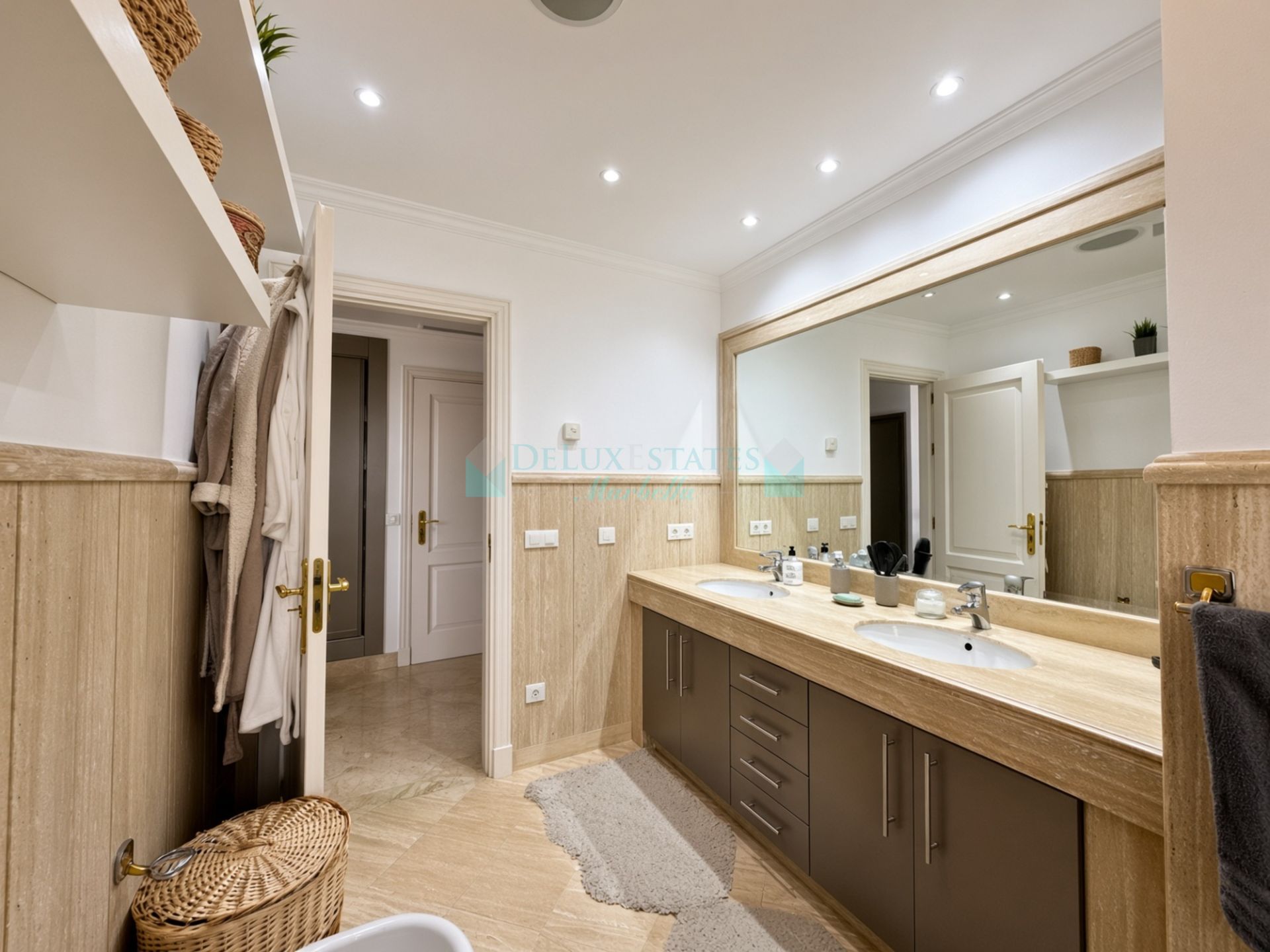 Penthouse for sale in Las Alamandas, Nueva Andalucia