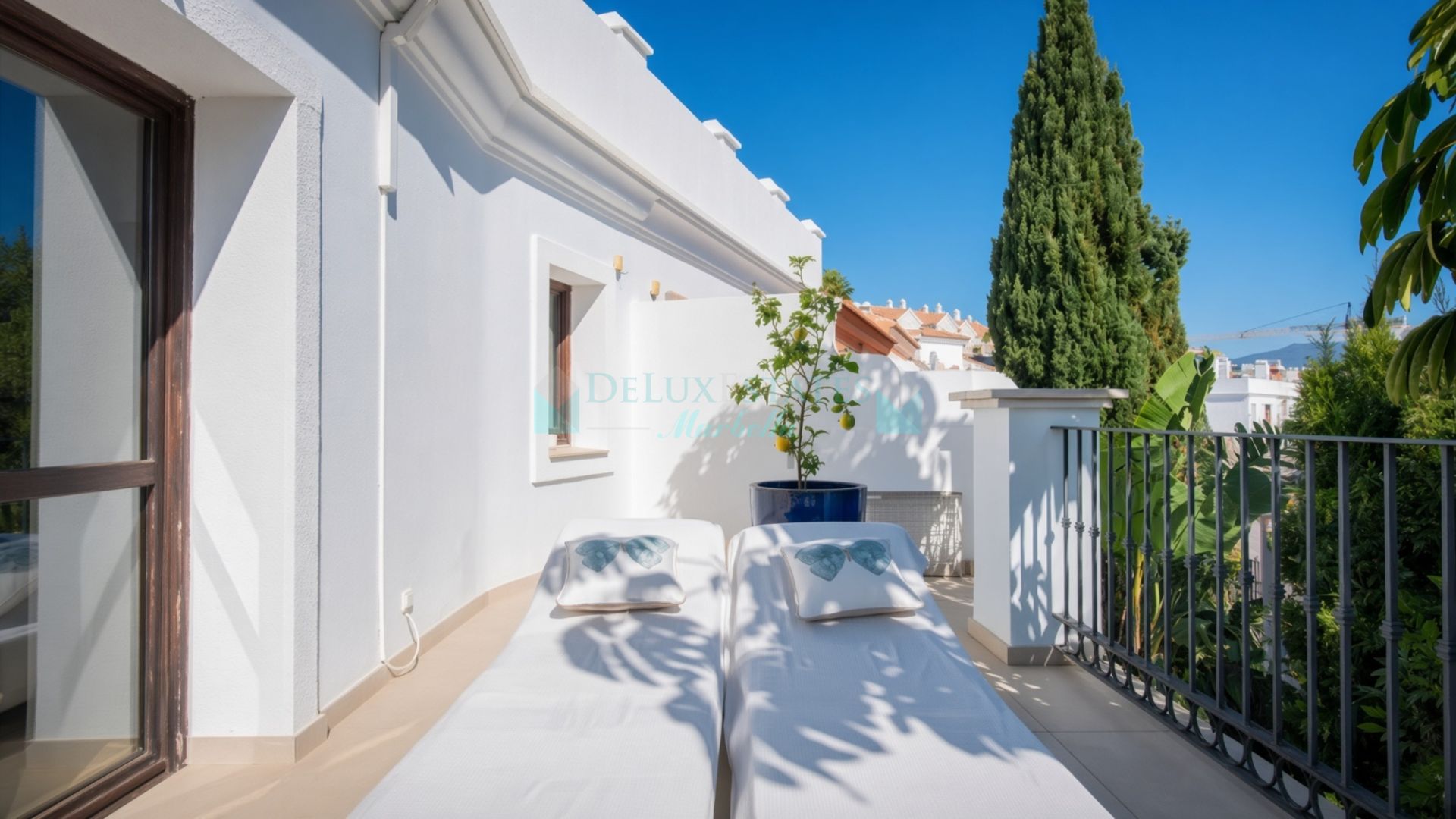 Semi Detached House for sale in El Campanario, Estepona