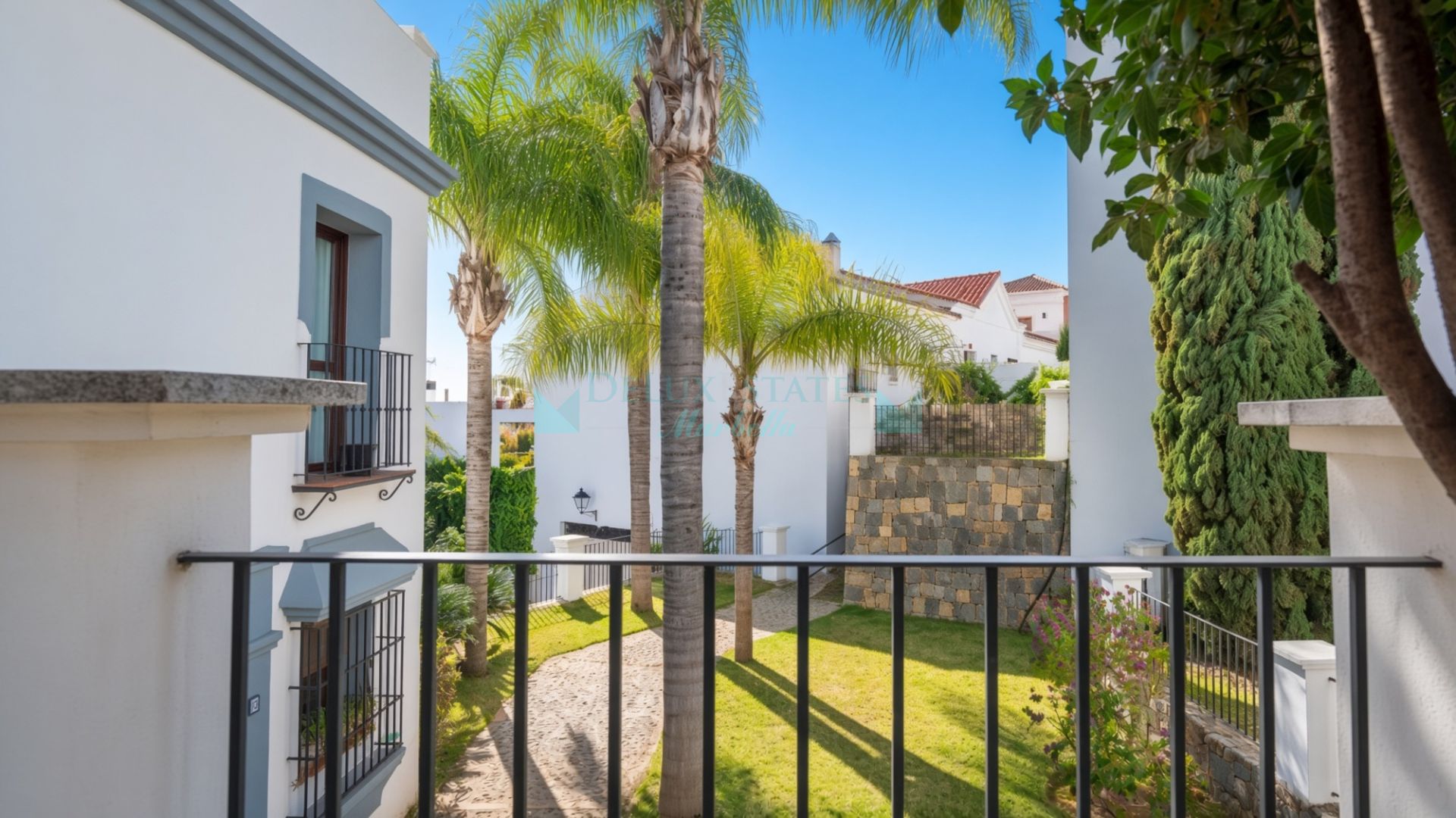 Semi Detached House for sale in El Campanario, Estepona