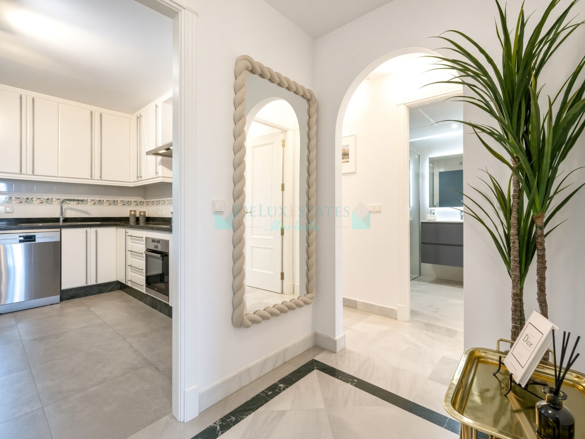 Ground Floor Apartment for sale in Aloha Mirasierra, Nueva Andalucia