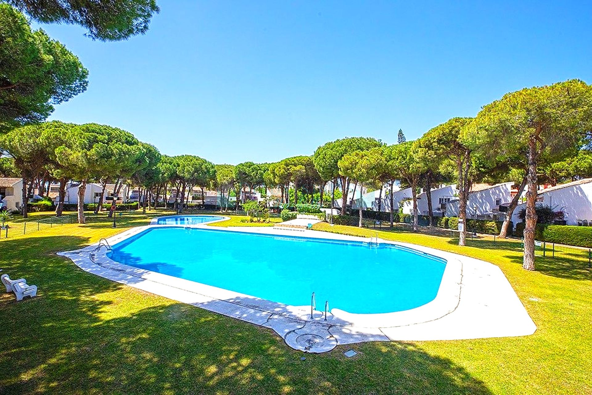 Town House for sale in Benamara, Estepona