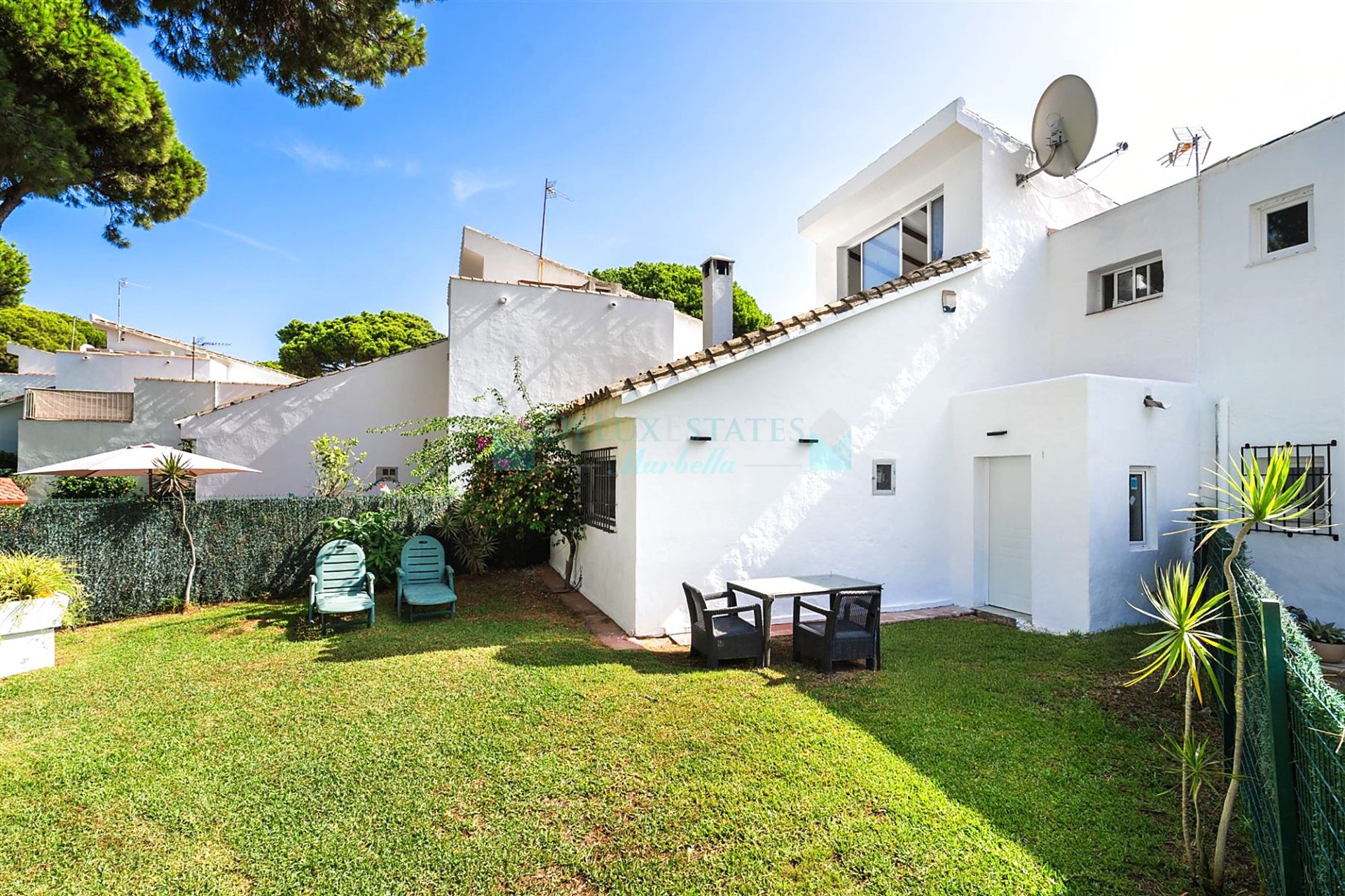 Town House for sale in Benamara, Estepona