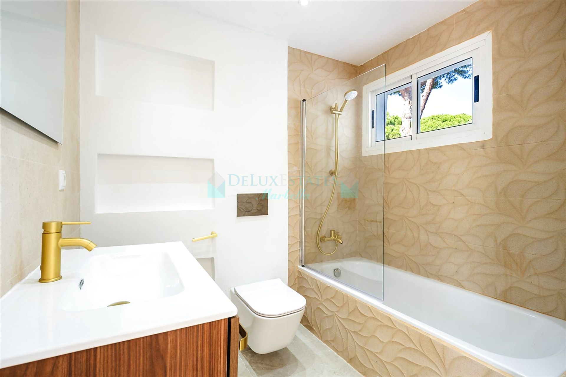 Town House for sale in Benamara, Estepona