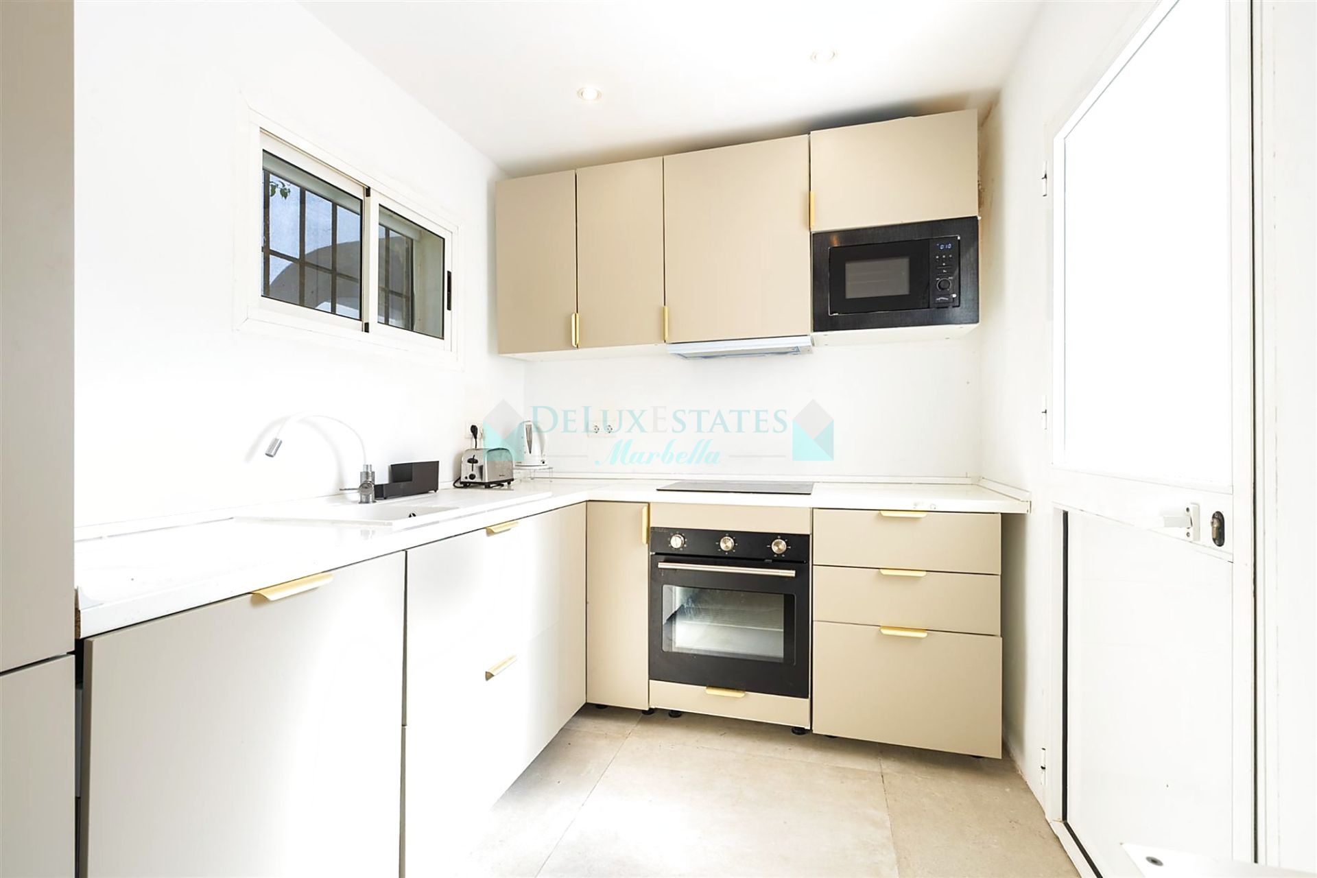 Town House for sale in Benamara, Estepona