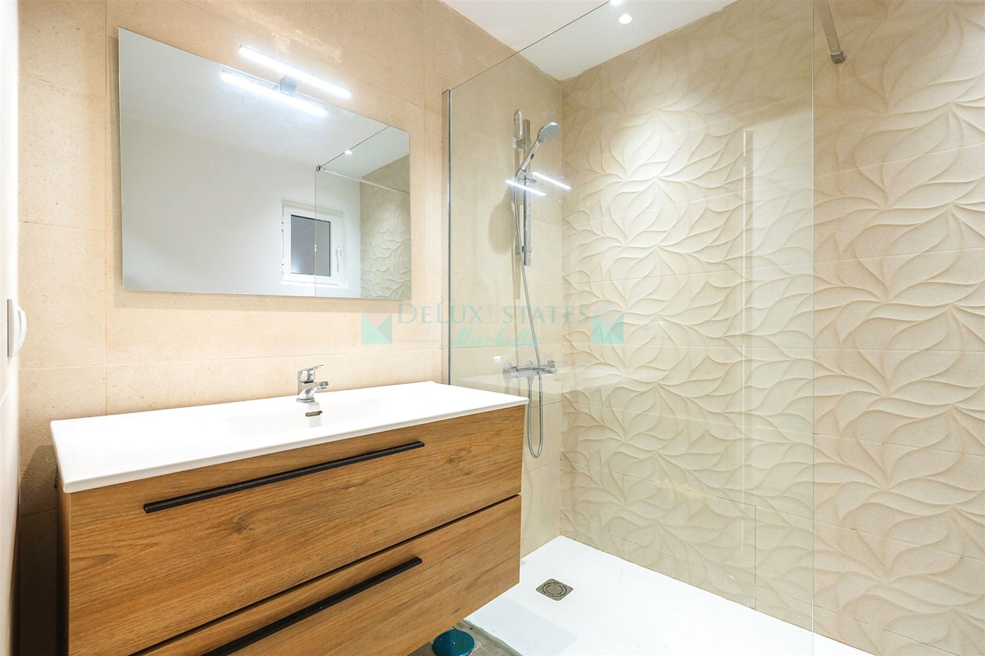 Town House for sale in Benamara, Estepona