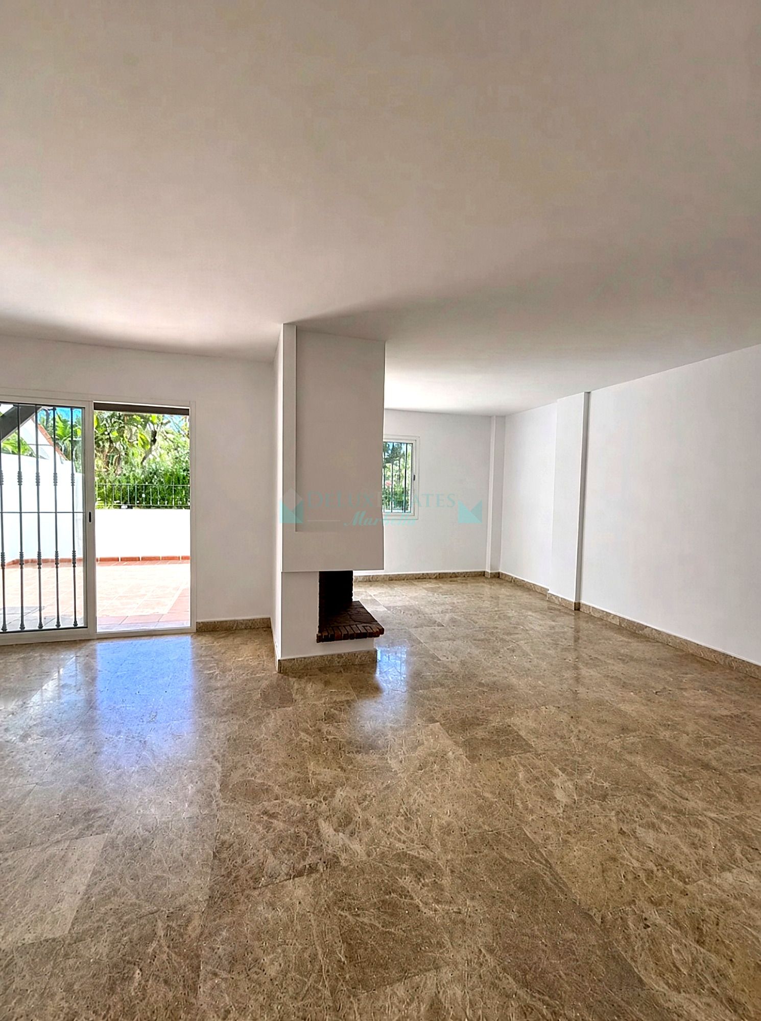 Semi Detached House for sale in Los Naranjos, Nueva Andalucia