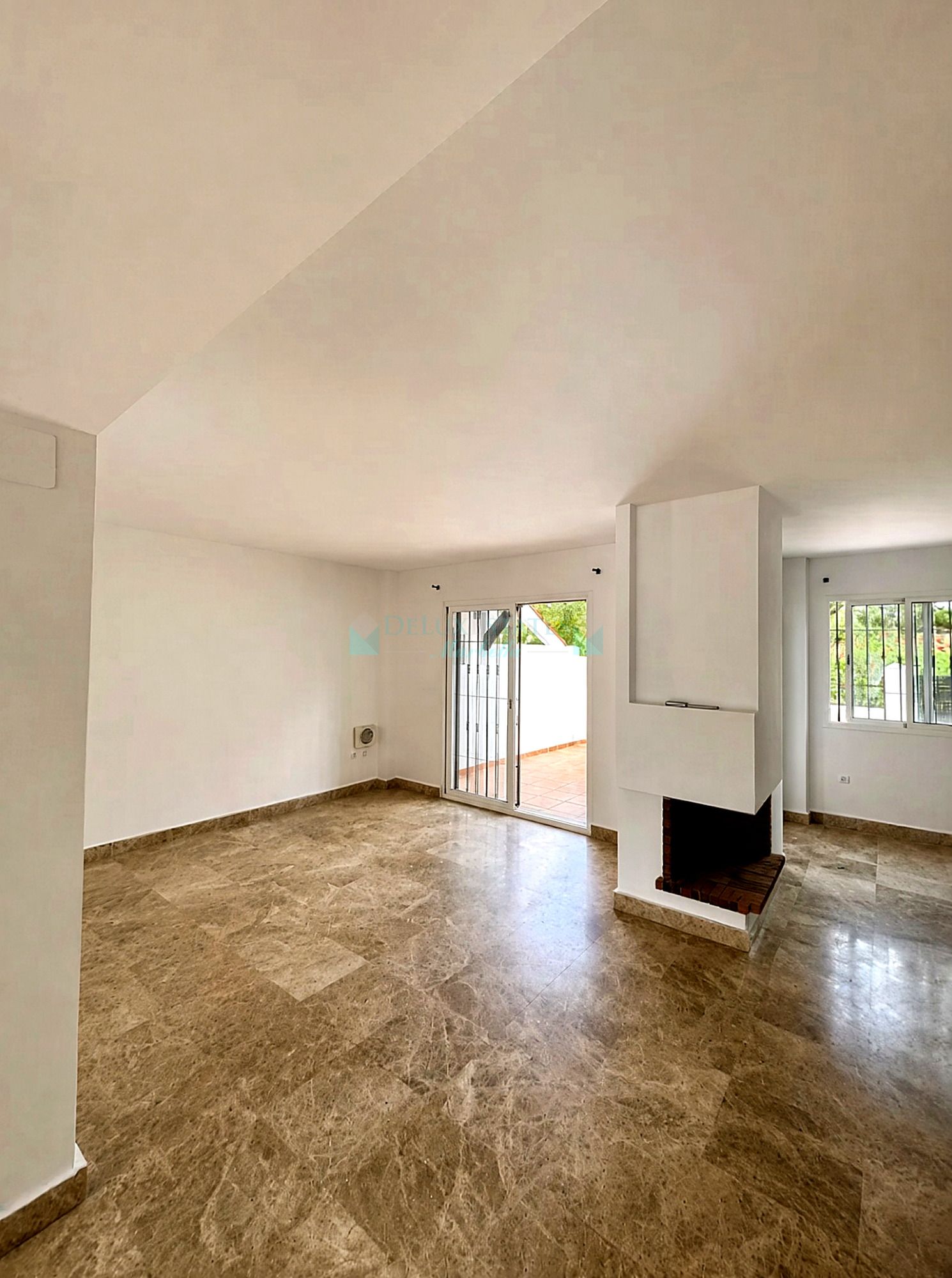 Semi Detached House for sale in Los Naranjos, Nueva Andalucia