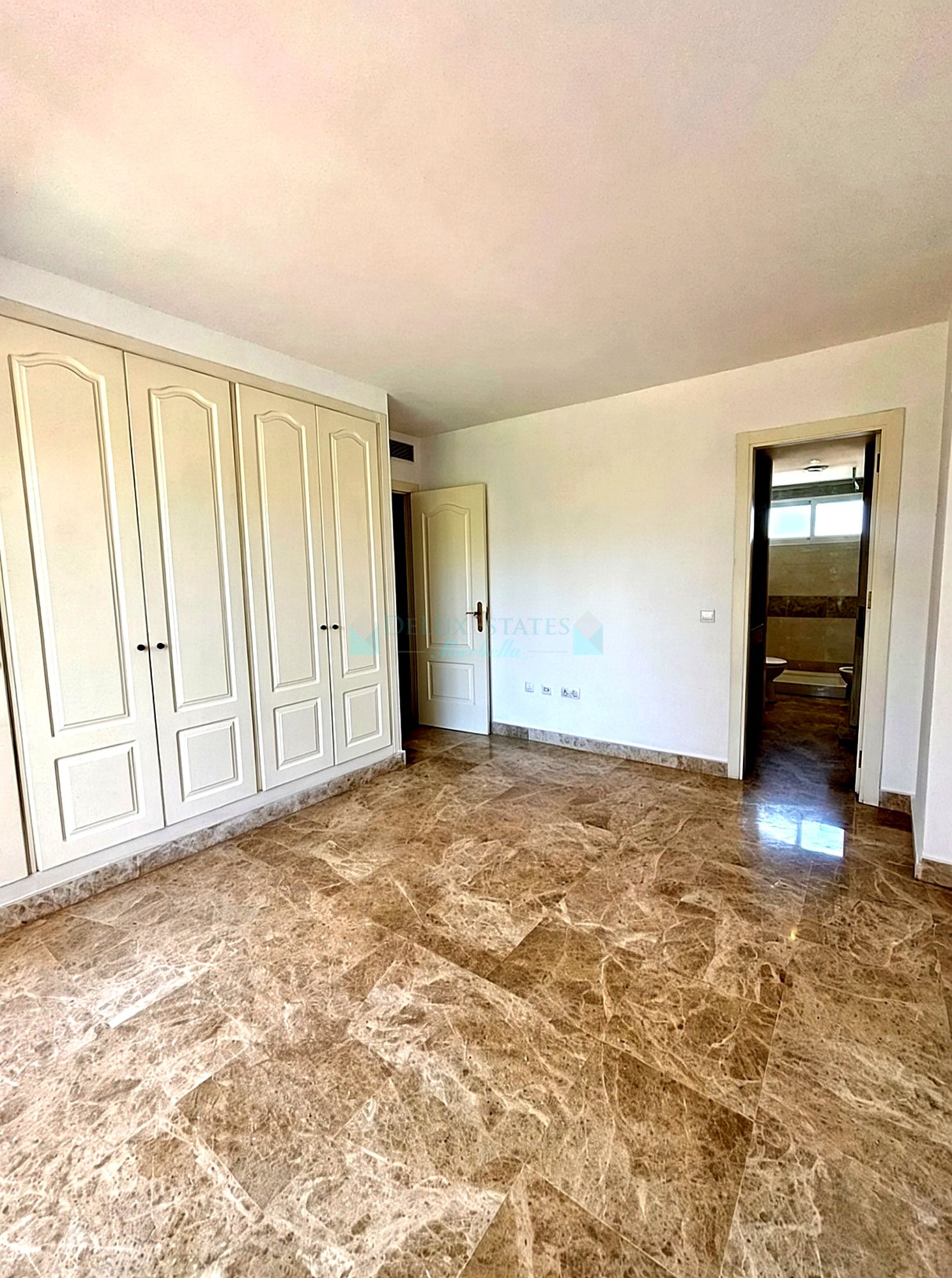 Semi Detached House for sale in Los Naranjos, Nueva Andalucia