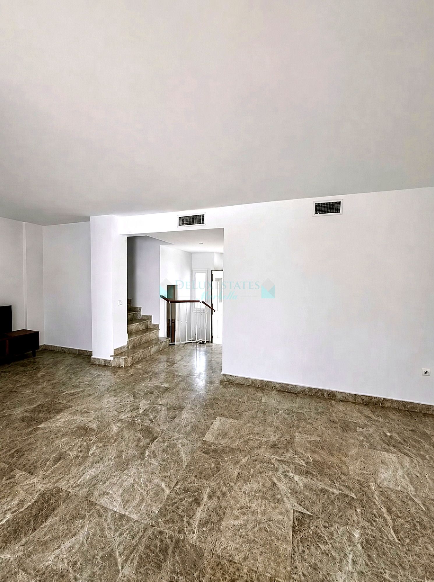 Semi Detached House for sale in Los Naranjos, Nueva Andalucia