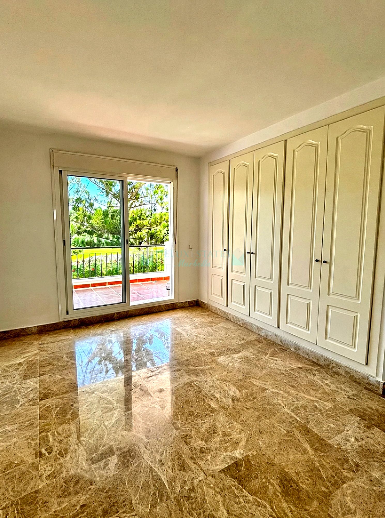 Semi Detached House for sale in Los Naranjos, Nueva Andalucia