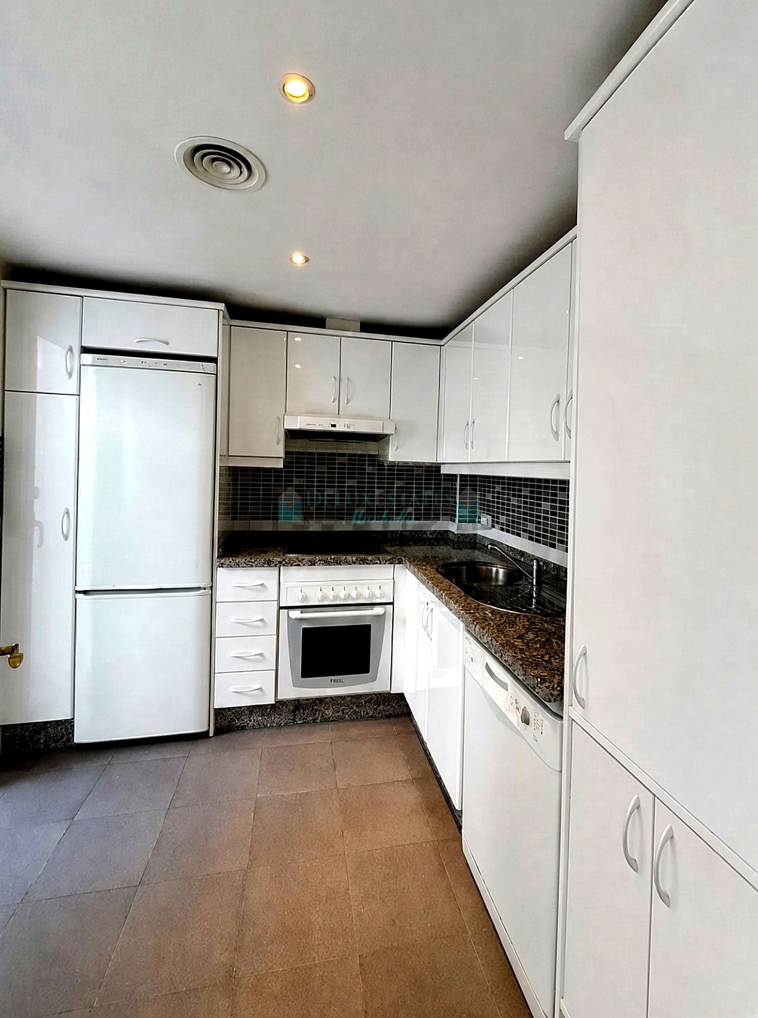 Semi Detached House for sale in Los Naranjos, Nueva Andalucia