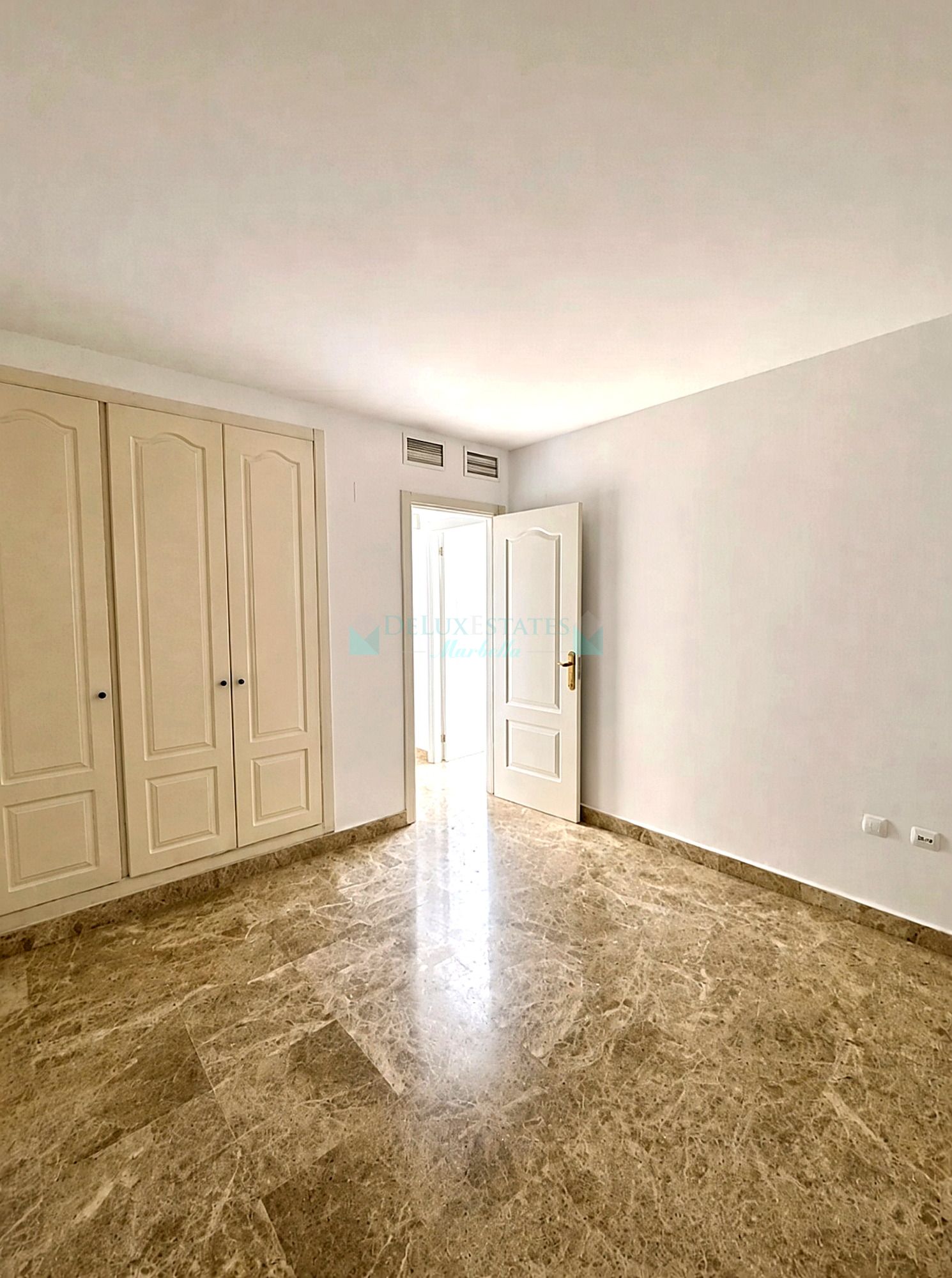 Semi Detached House for sale in Los Naranjos, Nueva Andalucia