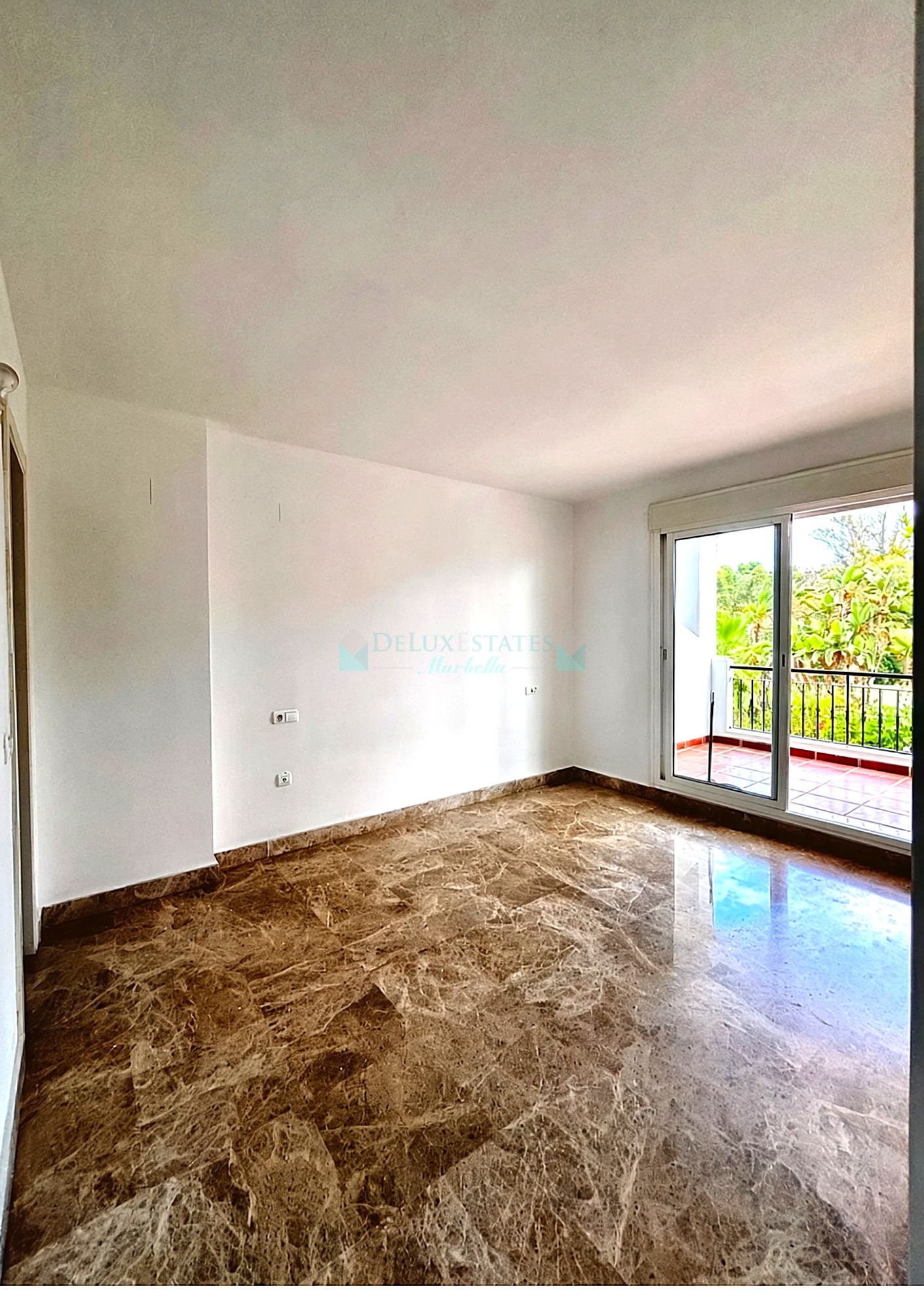 Semi Detached House for sale in Los Naranjos, Nueva Andalucia