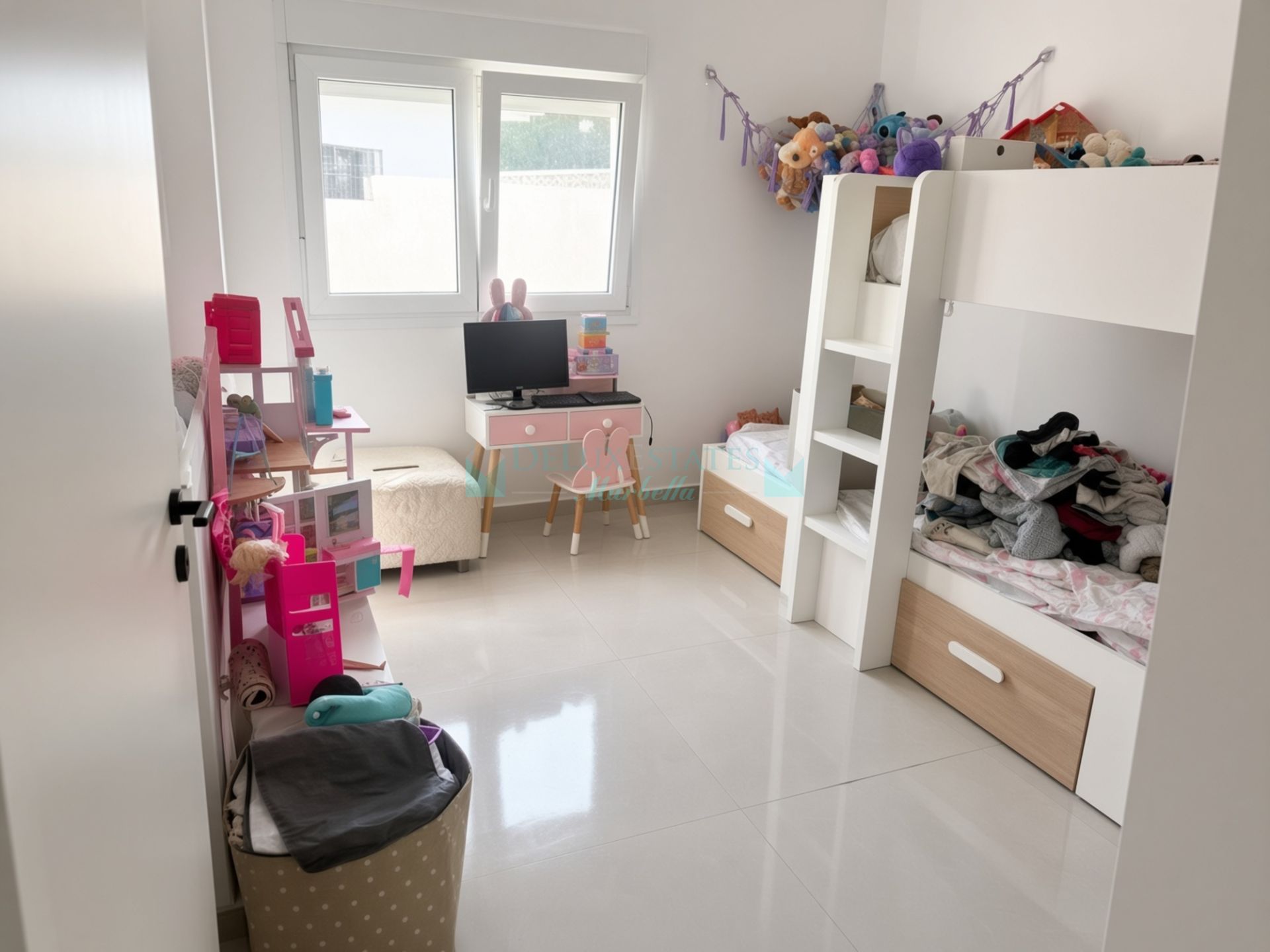 Chalet for sale in Alcorrín, Manilva
