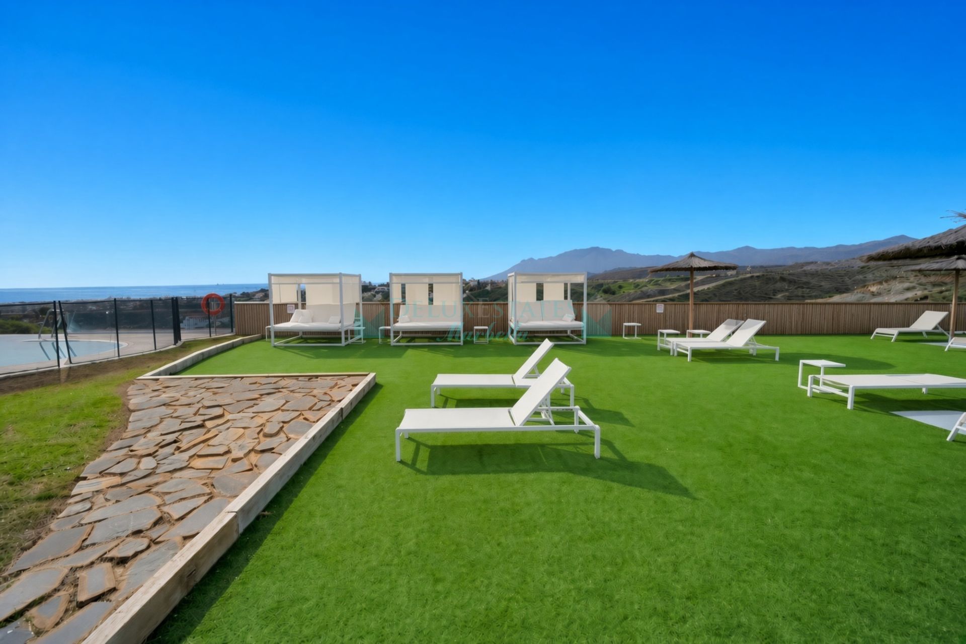 Penthouse for sale in El Paraiso, Estepona