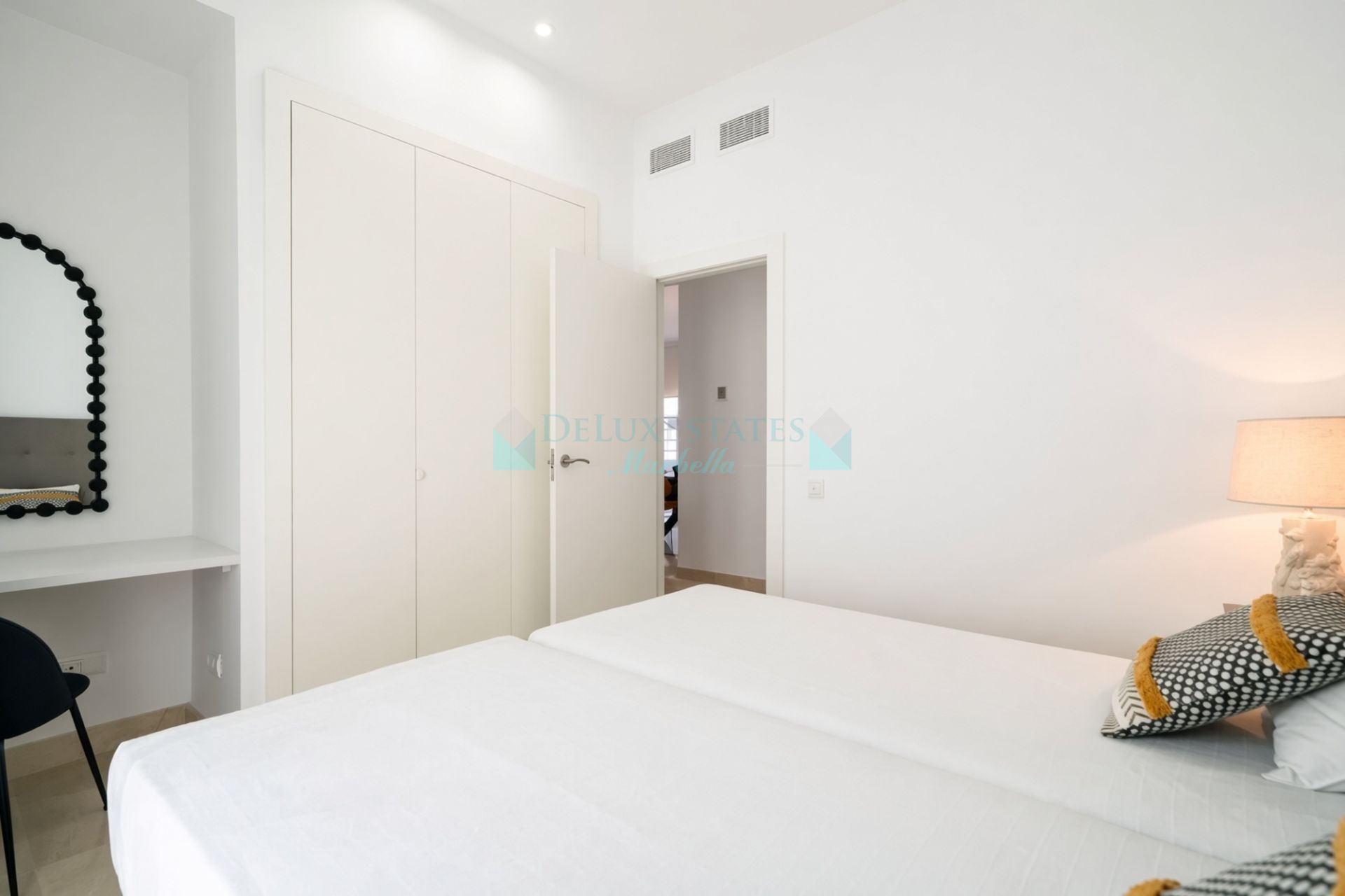 Penthouse for sale in El Paraiso, Estepona