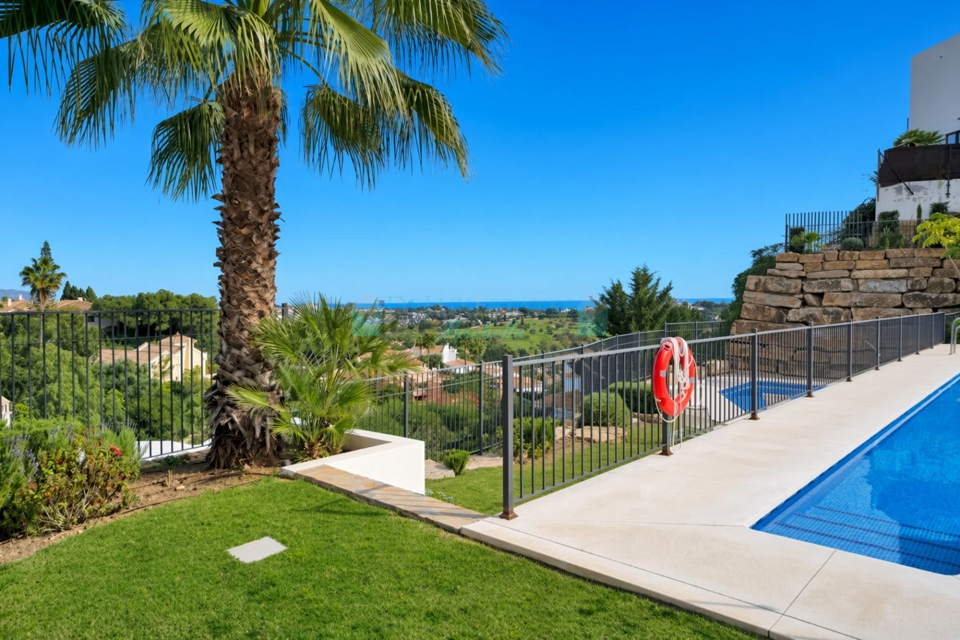 Penthouse for sale in El Paraiso, Estepona