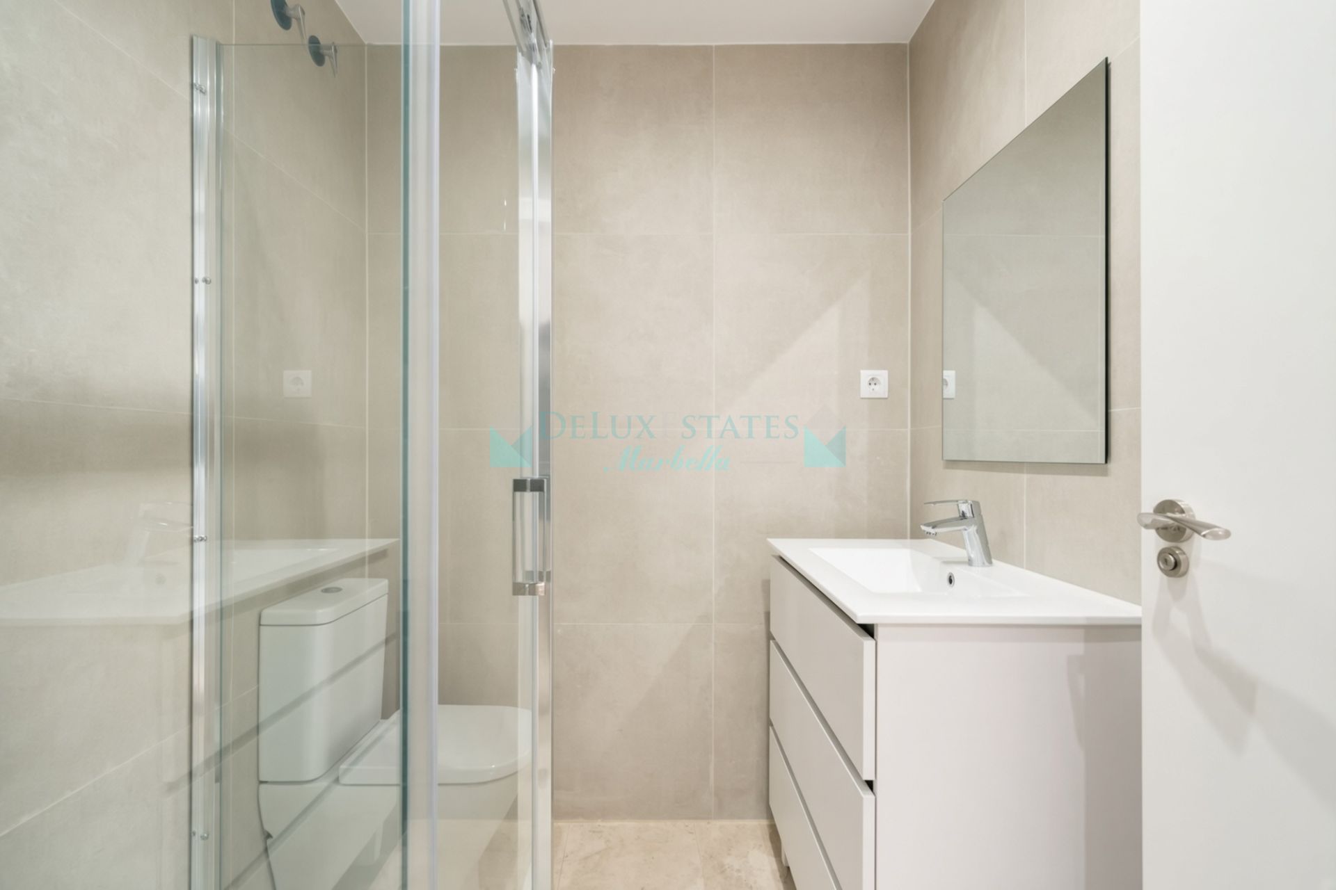 Penthouse for sale in El Paraiso, Estepona