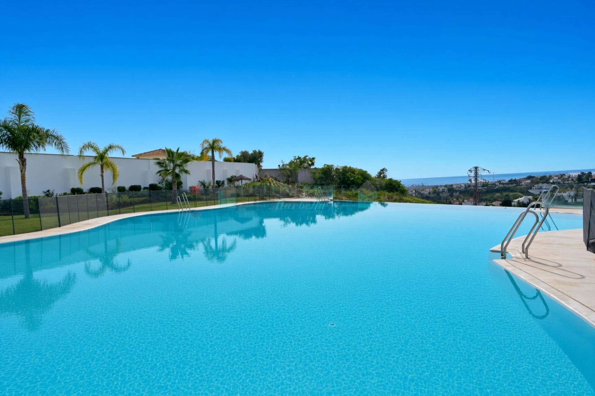 Penthouse for sale in El Paraiso, Estepona