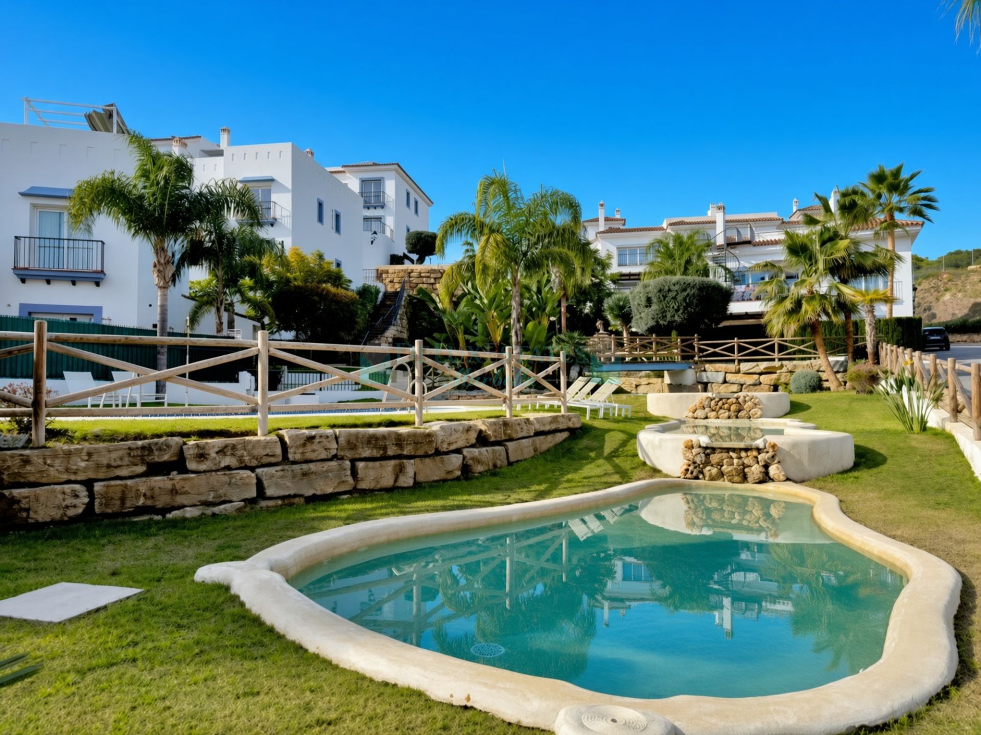 Penthouse for sale in El Paraiso, Estepona