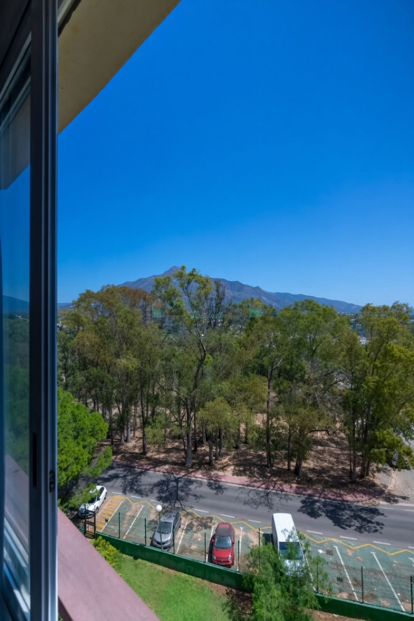 Apartment for sale in Torres de Aloha, Nueva Andalucia
