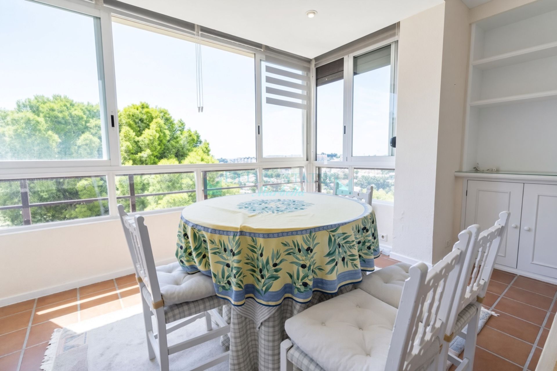 Apartment for sale in Torres de Aloha, Nueva Andalucia
