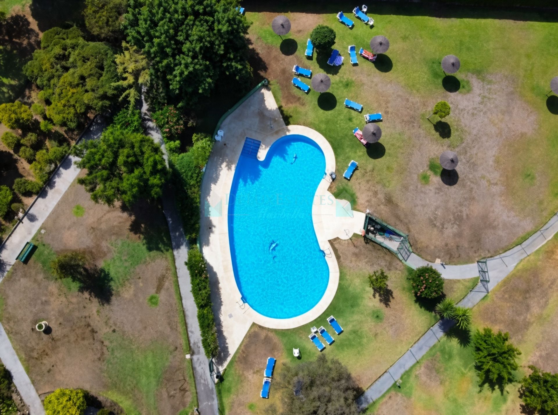 Apartment for sale in Torres de Aloha, Nueva Andalucia