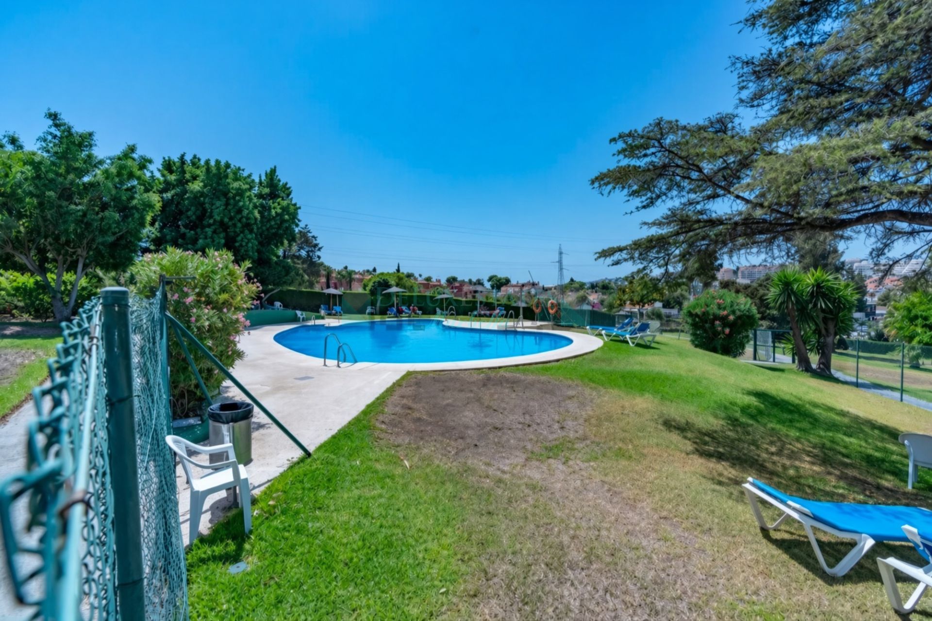 Apartment for sale in Torres de Aloha, Nueva Andalucia