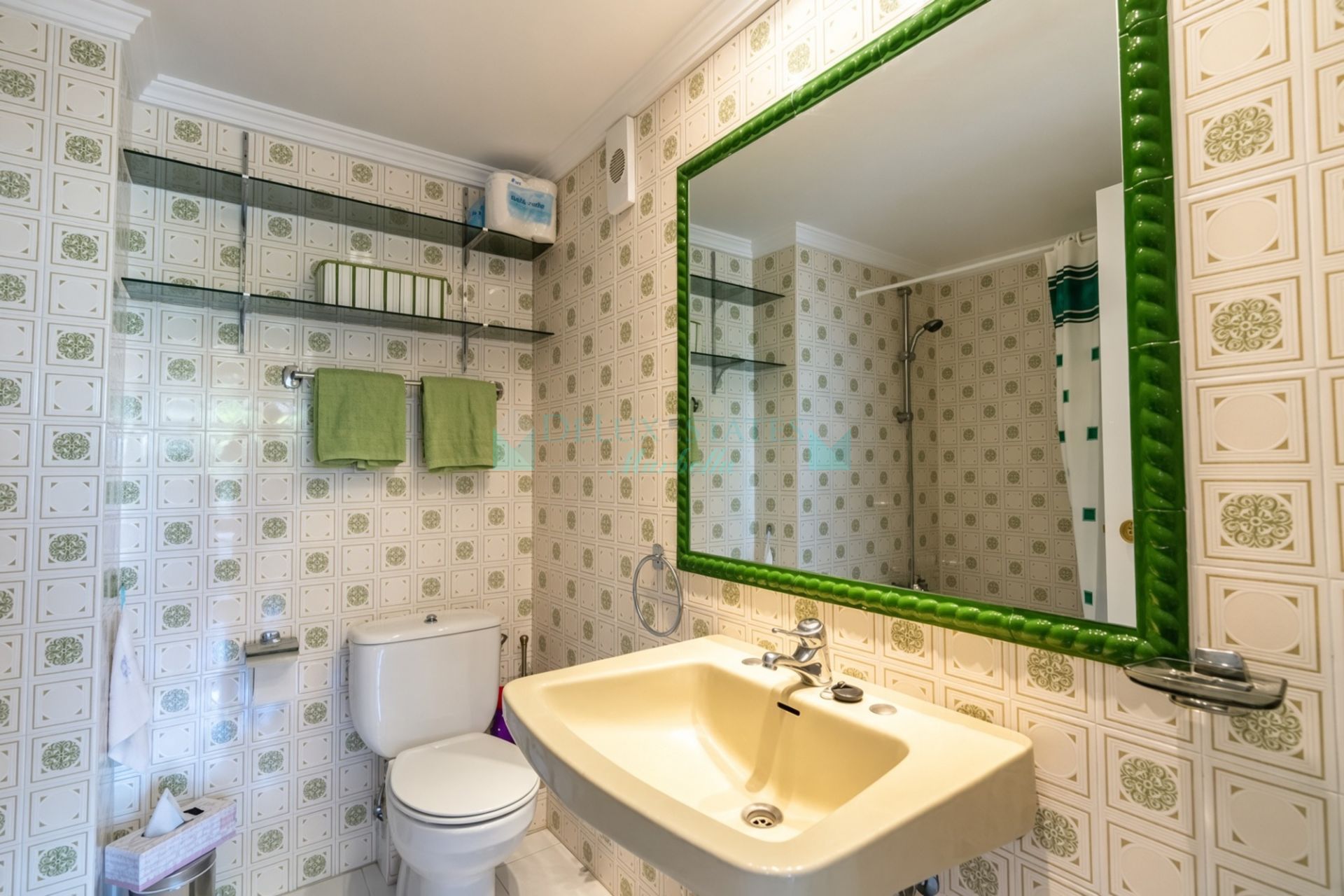 Apartment for sale in Torres de Aloha, Nueva Andalucia