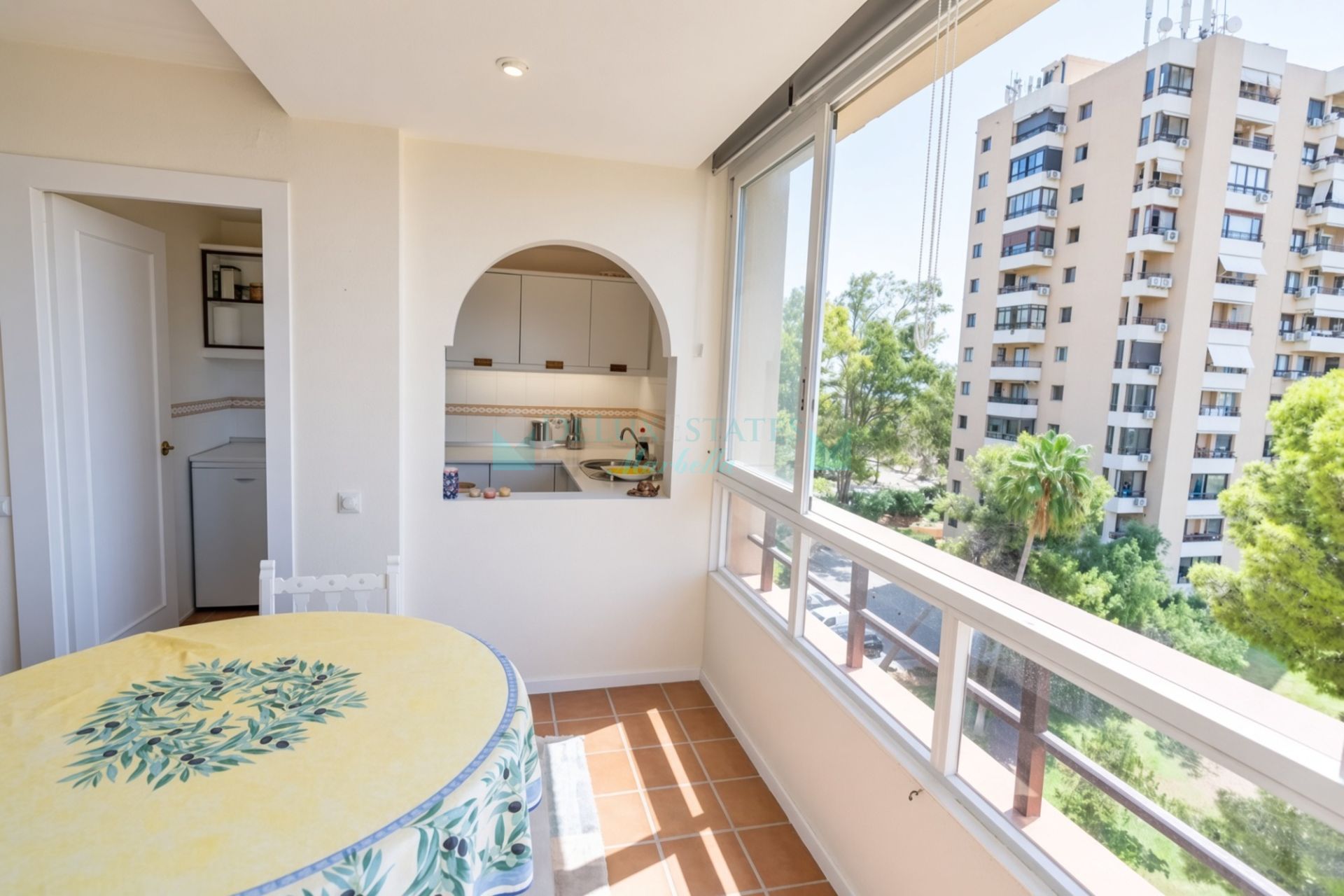 Apartment for sale in Torres de Aloha, Nueva Andalucia