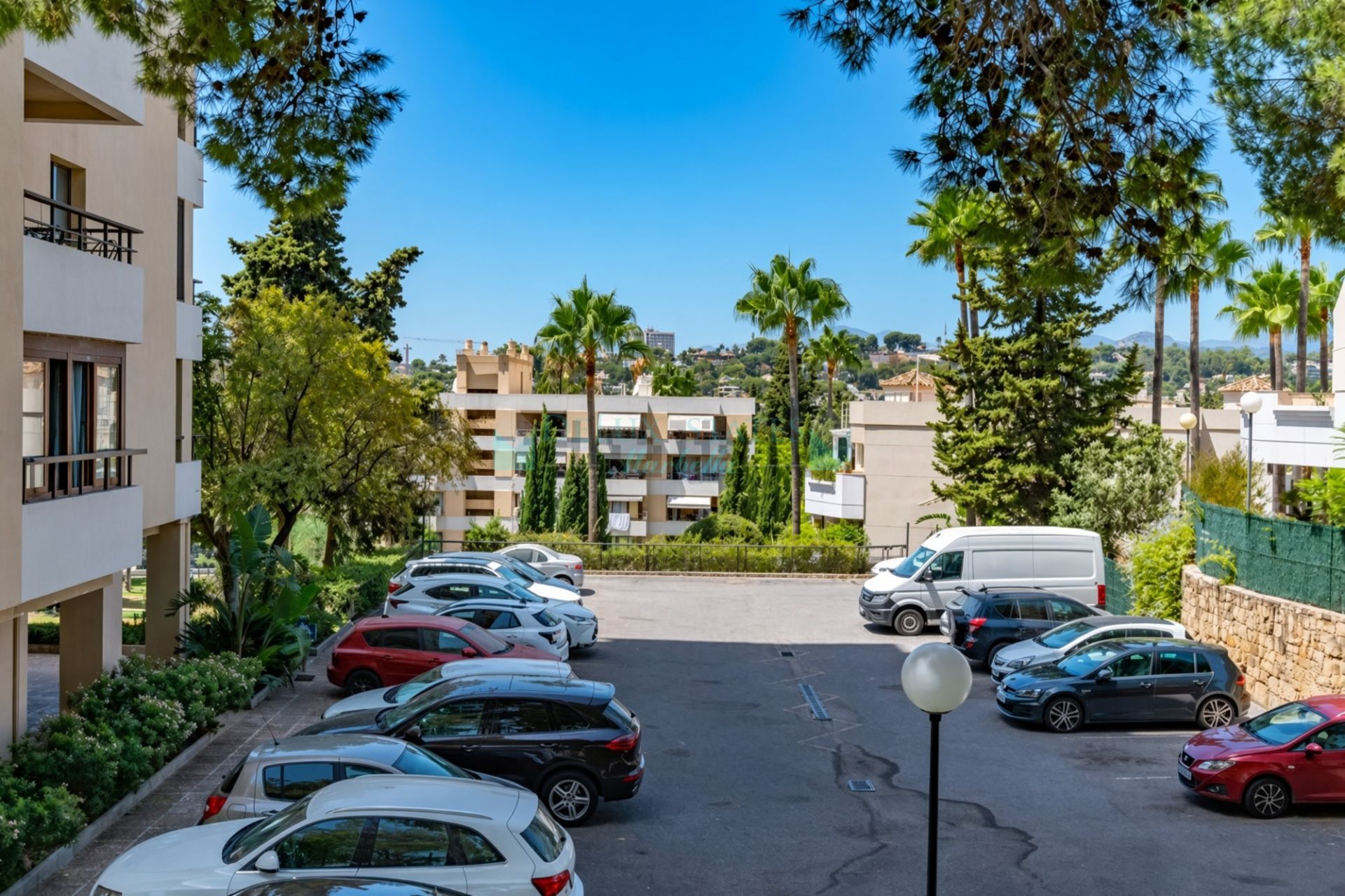 Apartment for sale in Torres de Aloha, Nueva Andalucia
