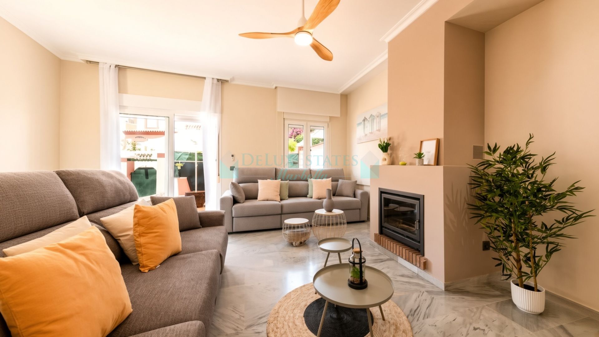Semi Detached House for sale in Lindasol, Marbella East