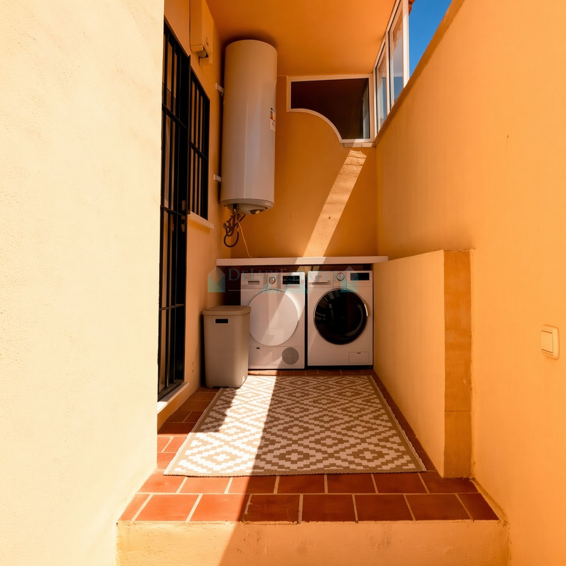 Semi Detached House for sale in Lindasol, Marbella East