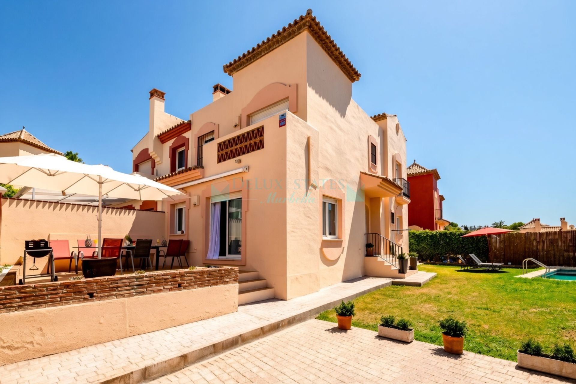 Semi Detached House for sale in Lindasol, Marbella East