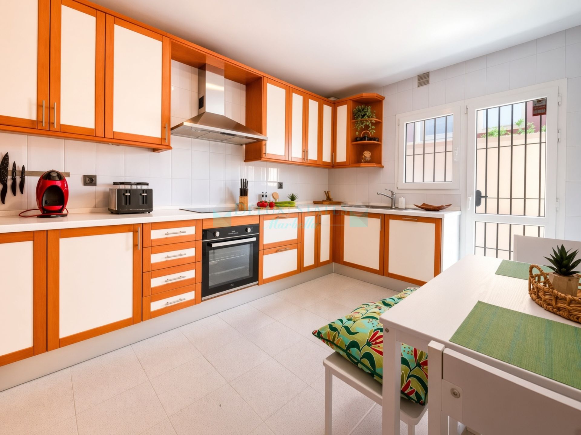 Semi Detached House for sale in Lindasol, Marbella East
