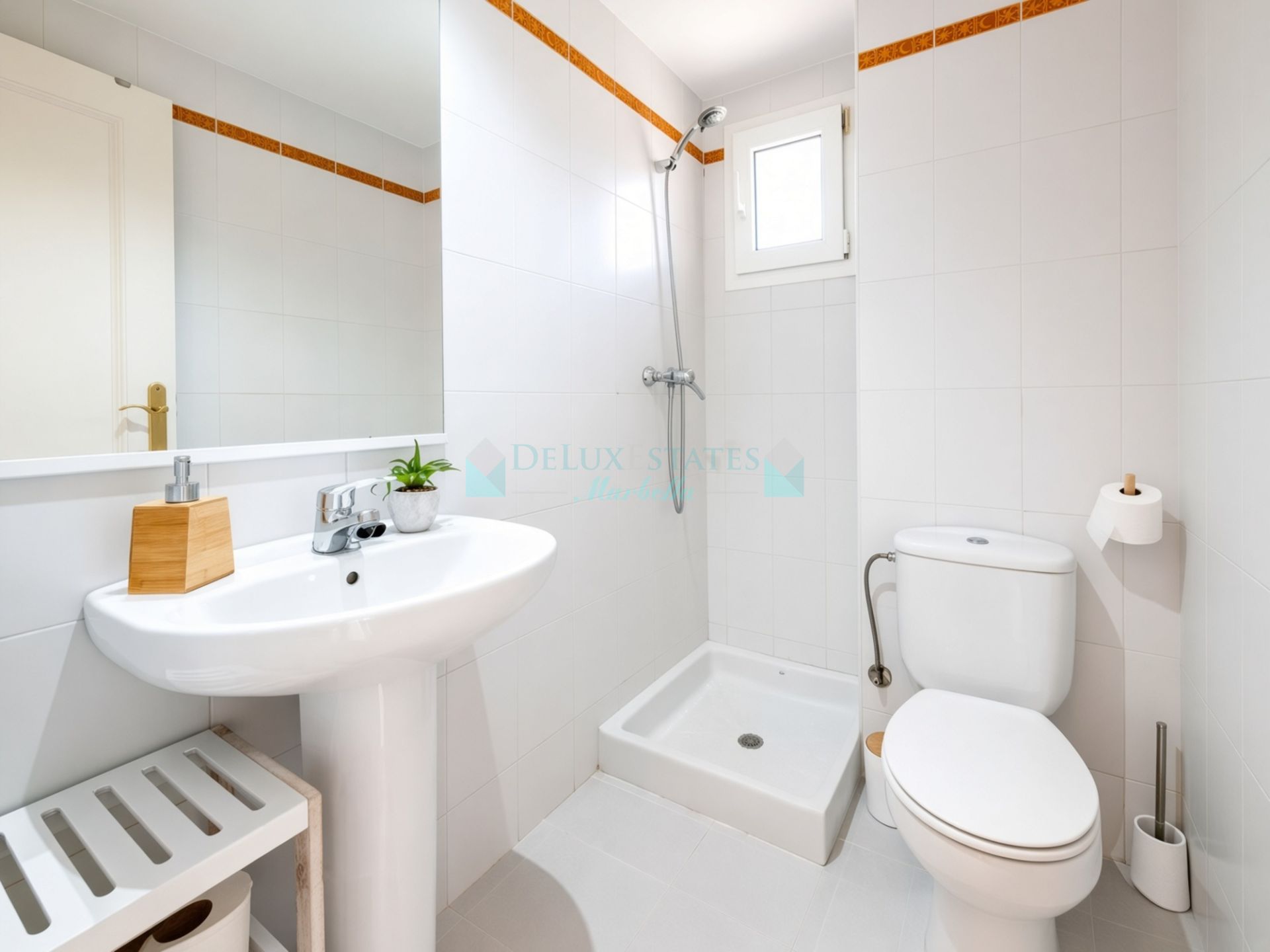 Semi Detached House for sale in Lindasol, Marbella East