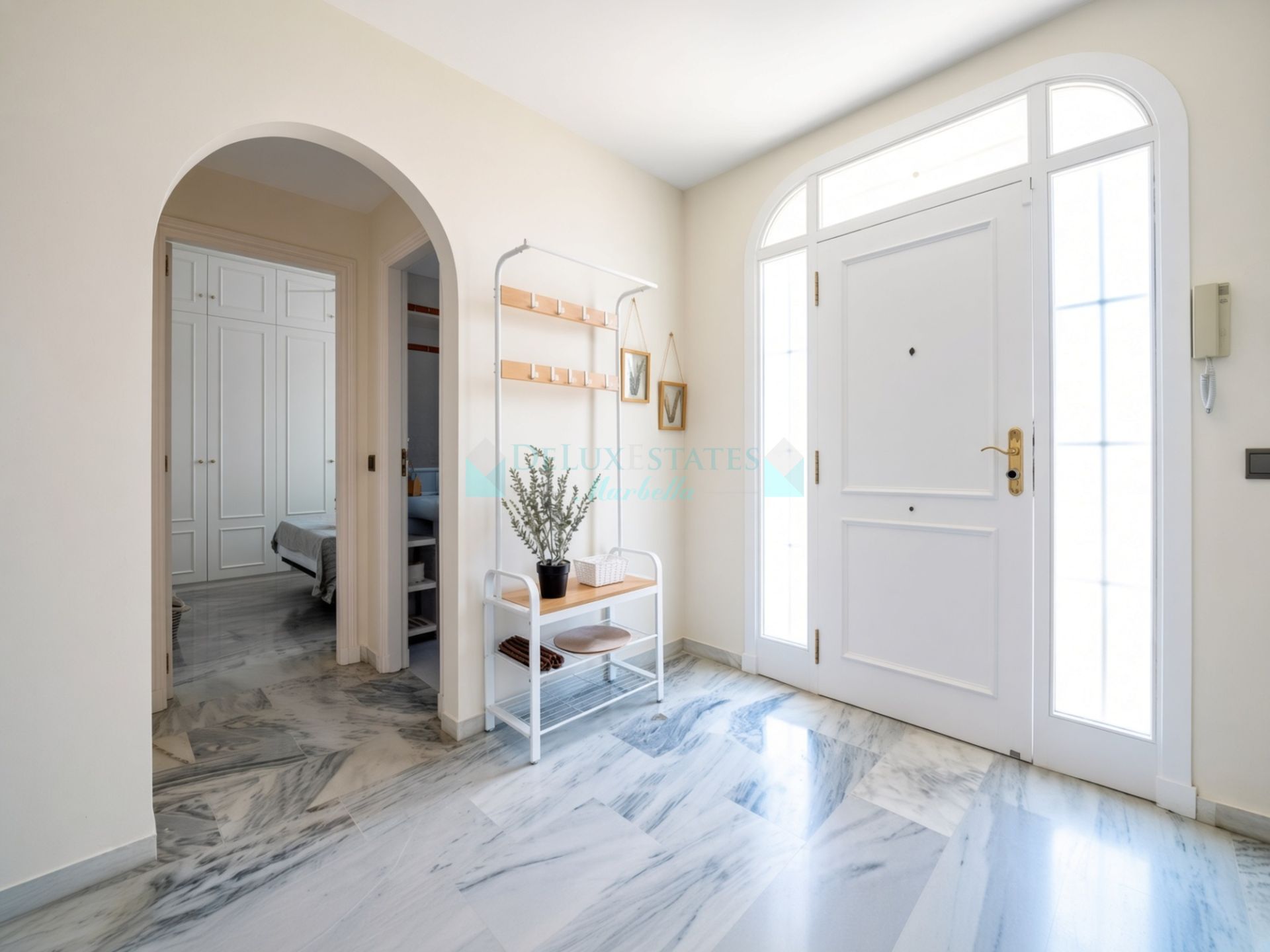 Semi Detached House for sale in Lindasol, Marbella East