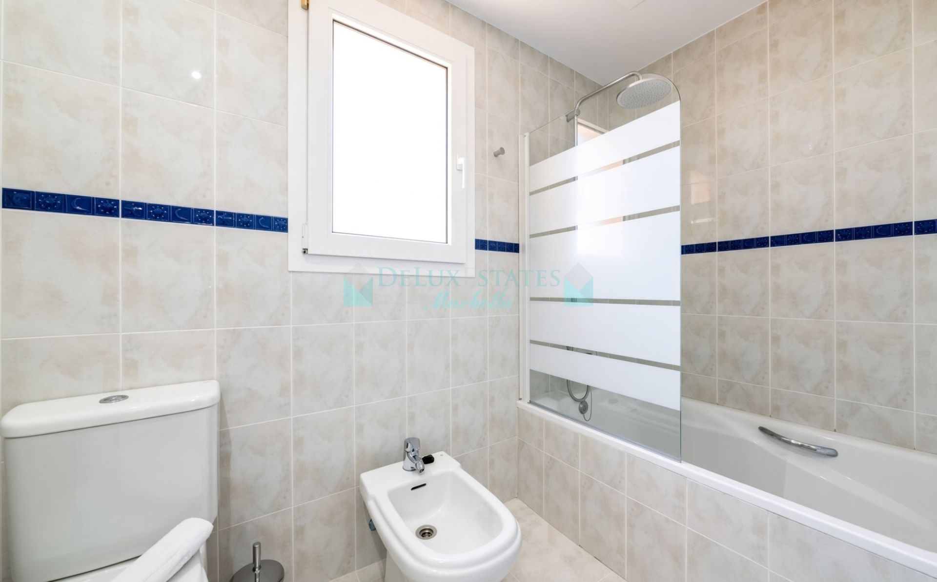 Semi Detached House for sale in Lindasol, Marbella East