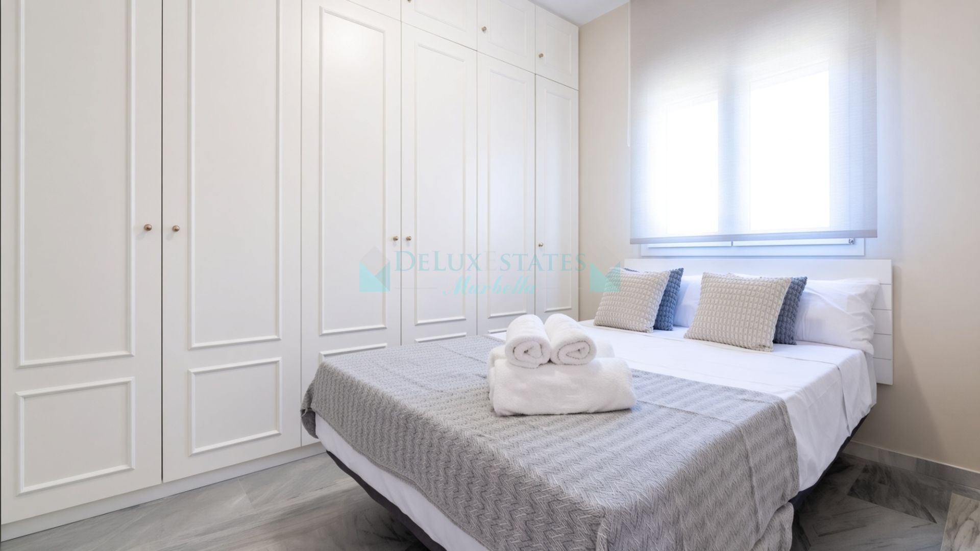 Semi Detached House for sale in Lindasol, Marbella East