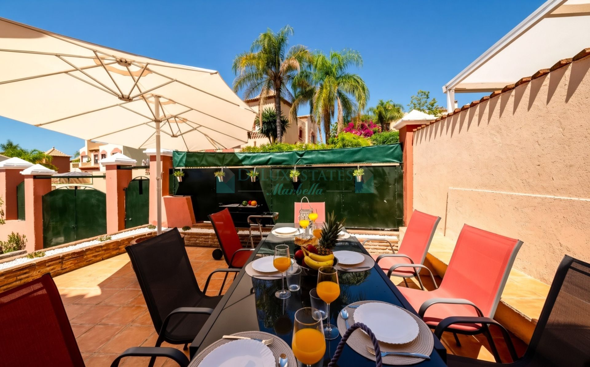 Semi Detached House for sale in Lindasol, Marbella East