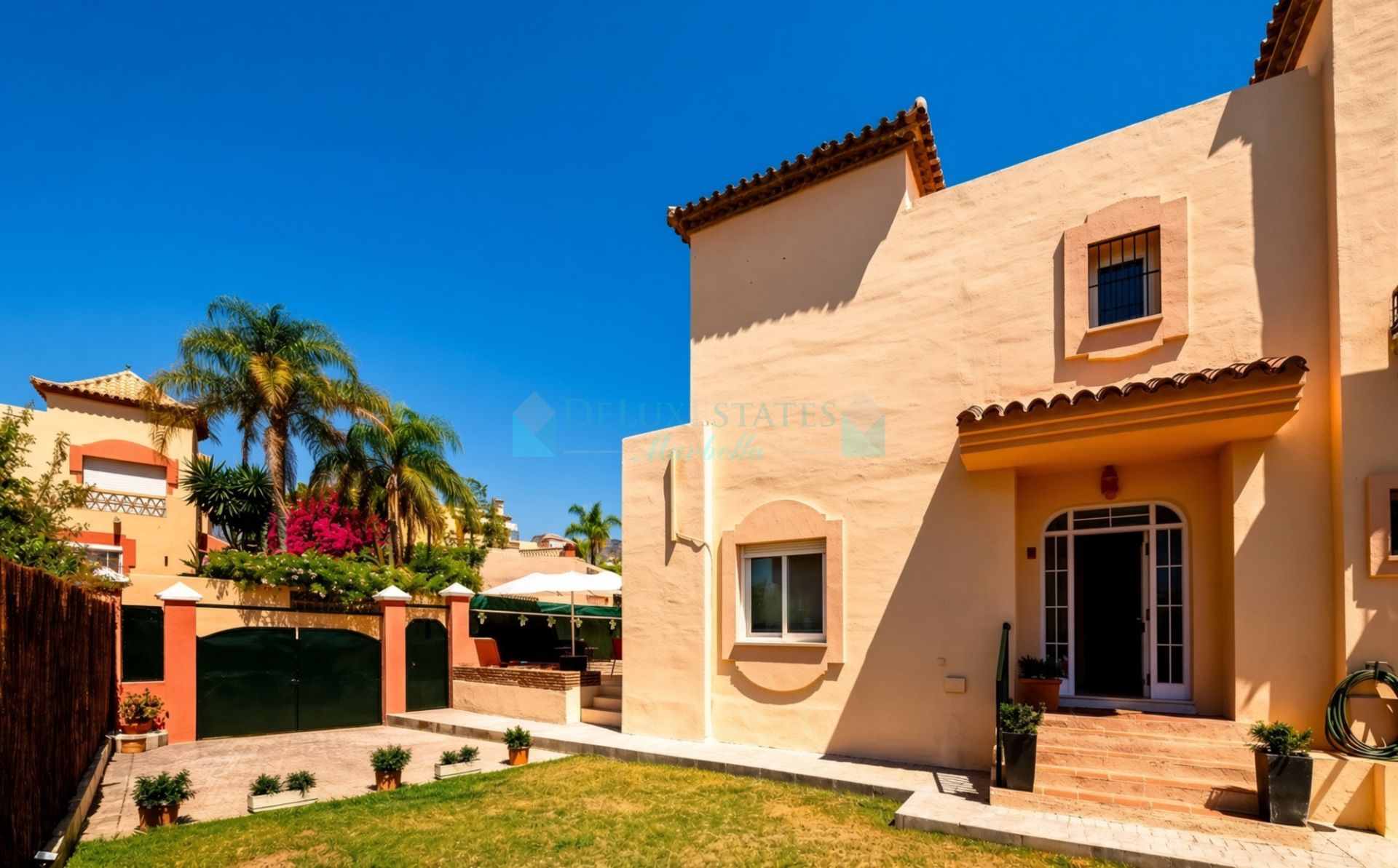 Semi Detached House for sale in Lindasol, Marbella East