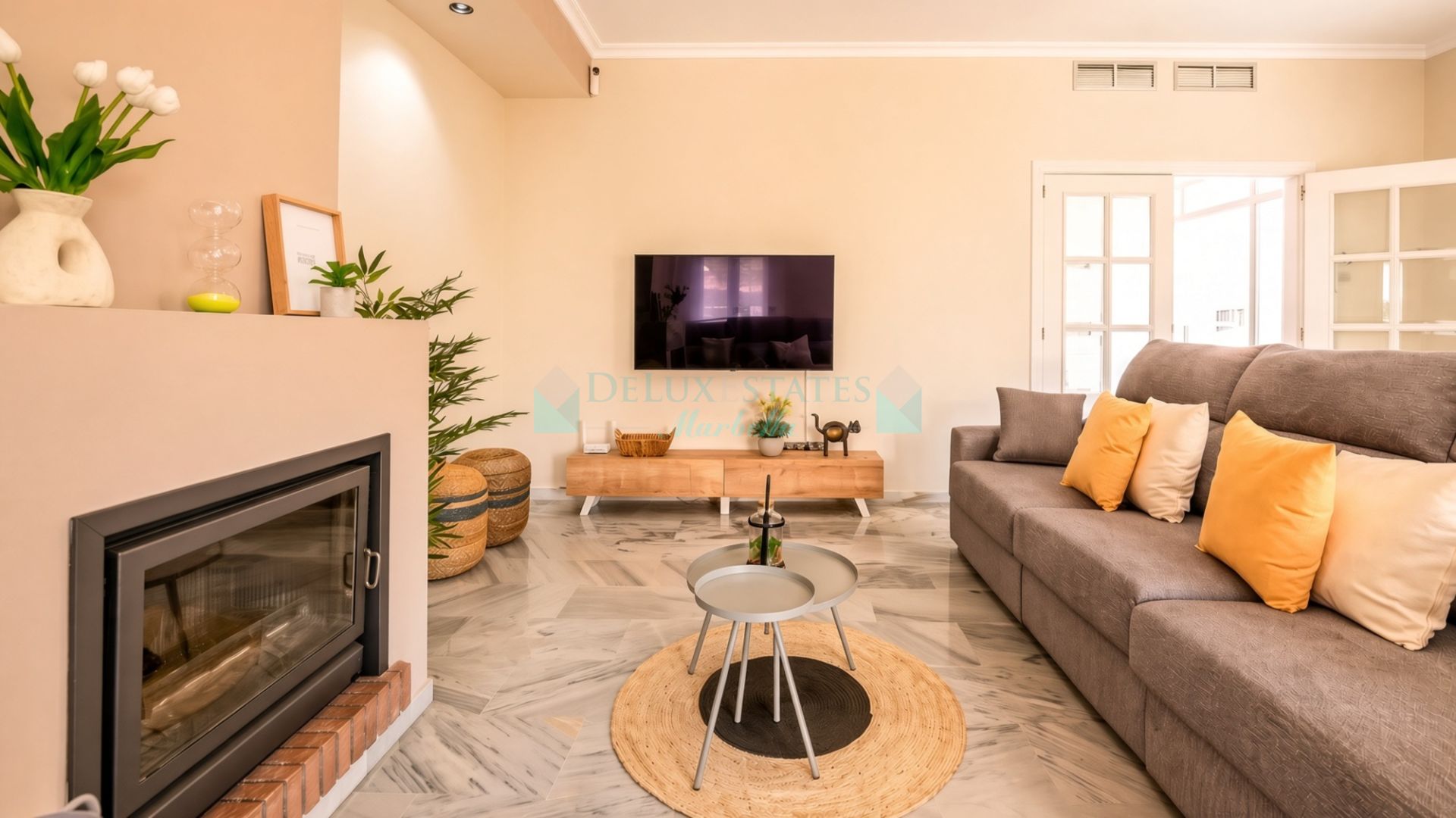 Semi Detached House for sale in Lindasol, Marbella East