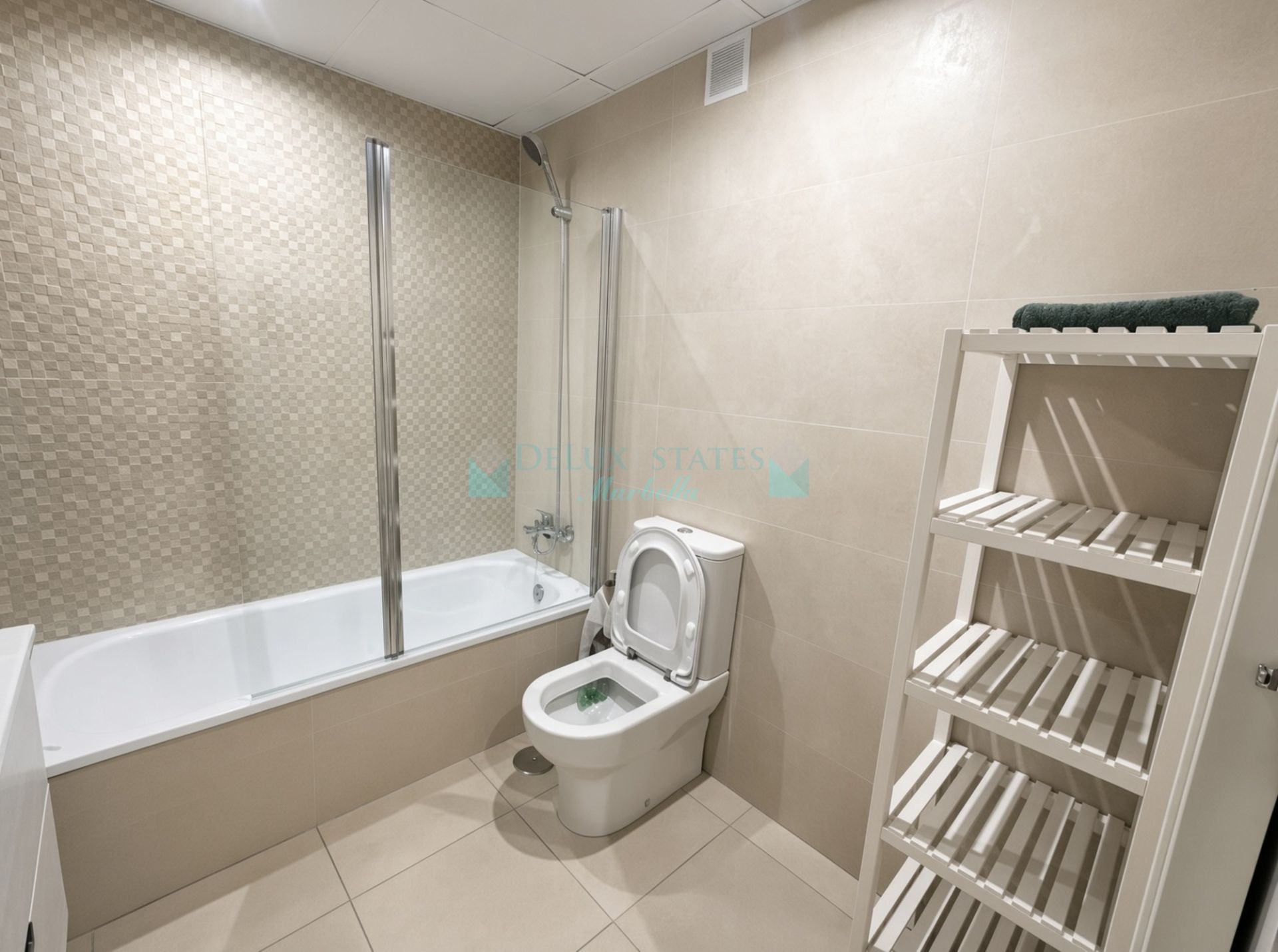 Apartment for sale in La Campana, Nueva Andalucia