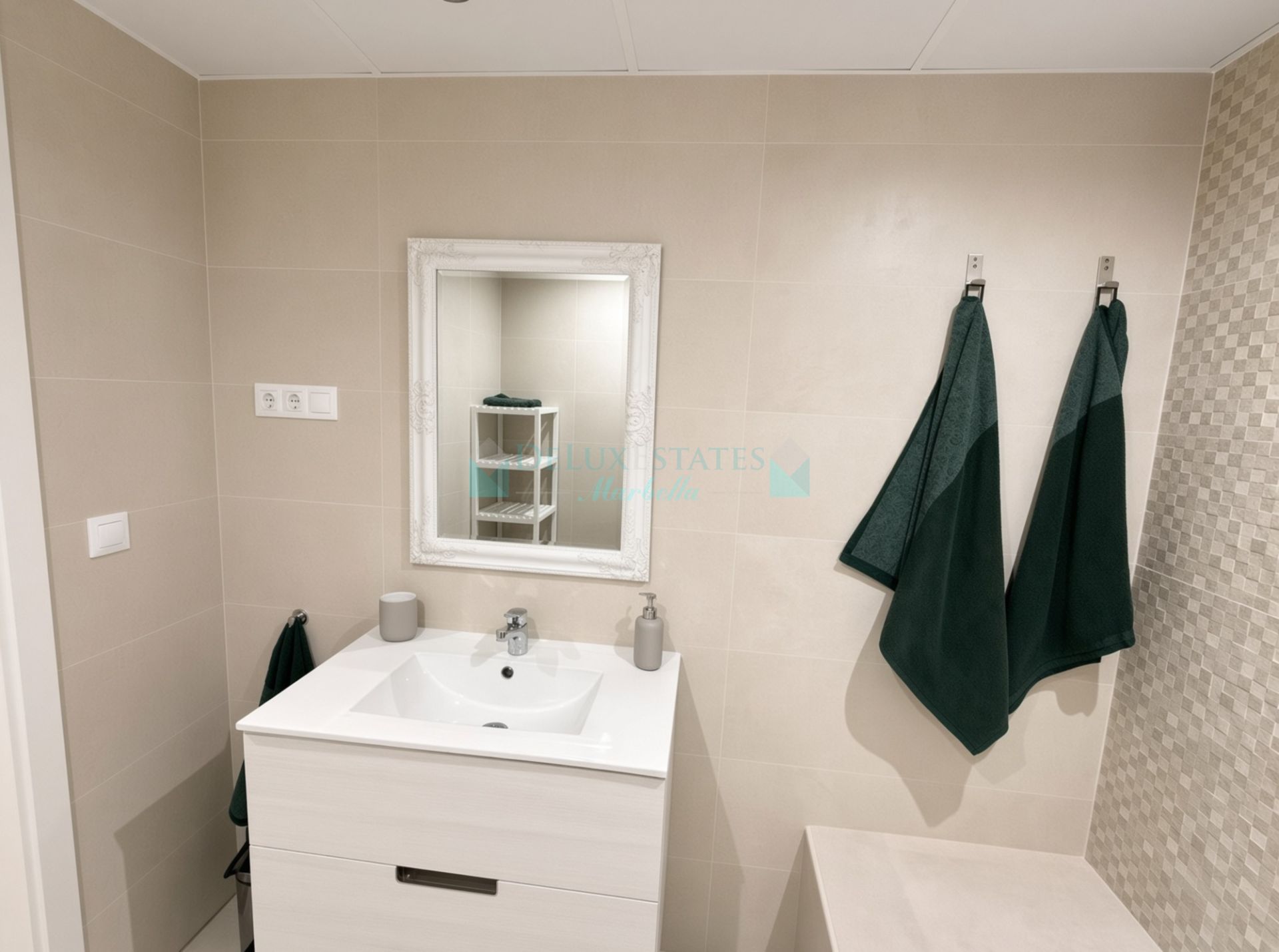 Apartment for sale in La Campana, Nueva Andalucia