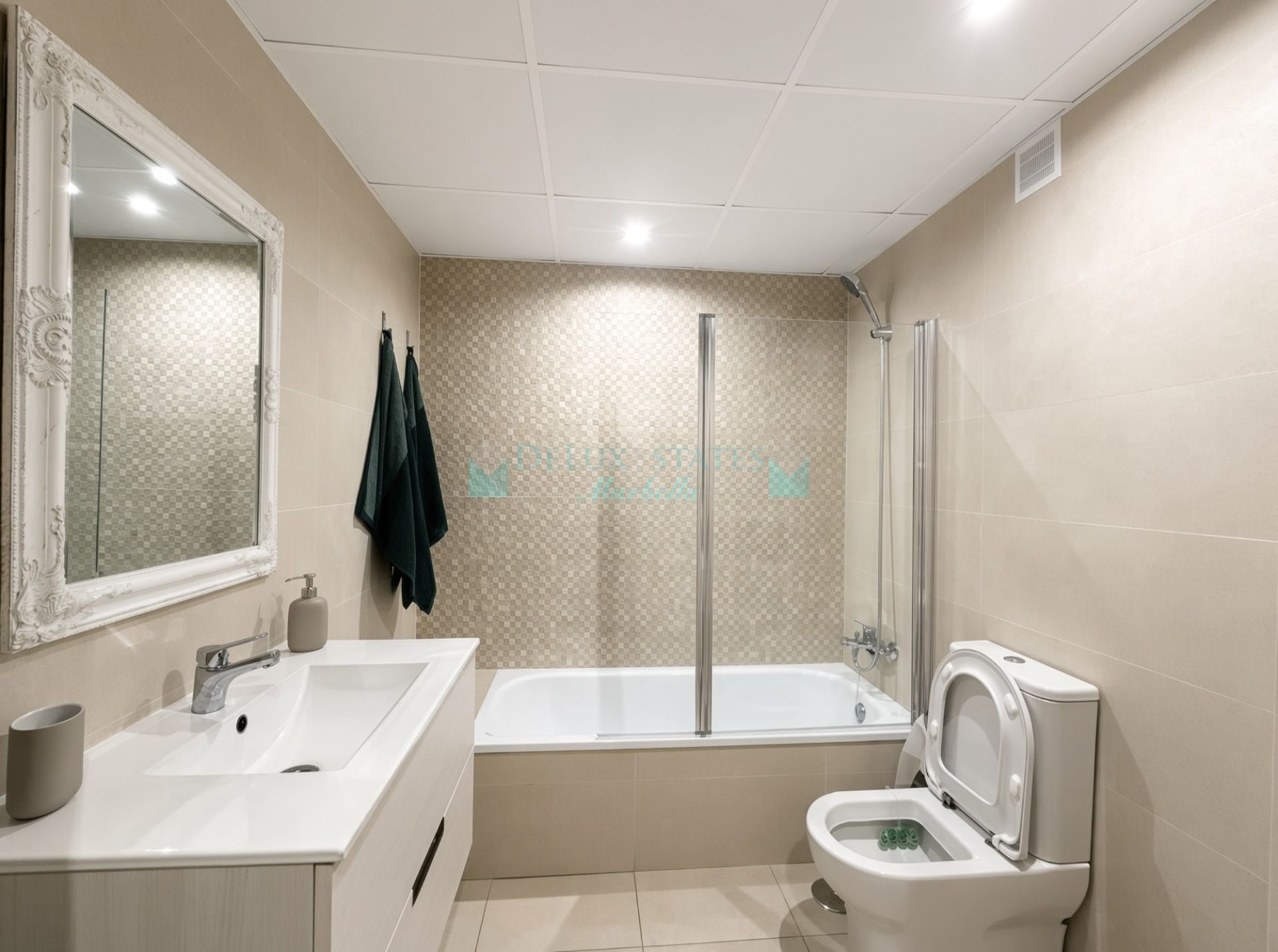 Apartment for sale in La Campana, Nueva Andalucia