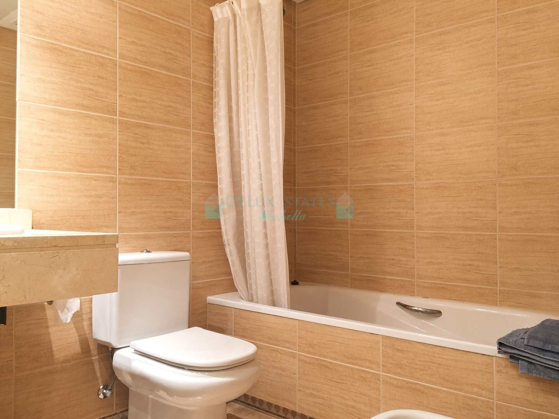 Penthouse for sale in La Dama de Noche, Nueva Andalucia