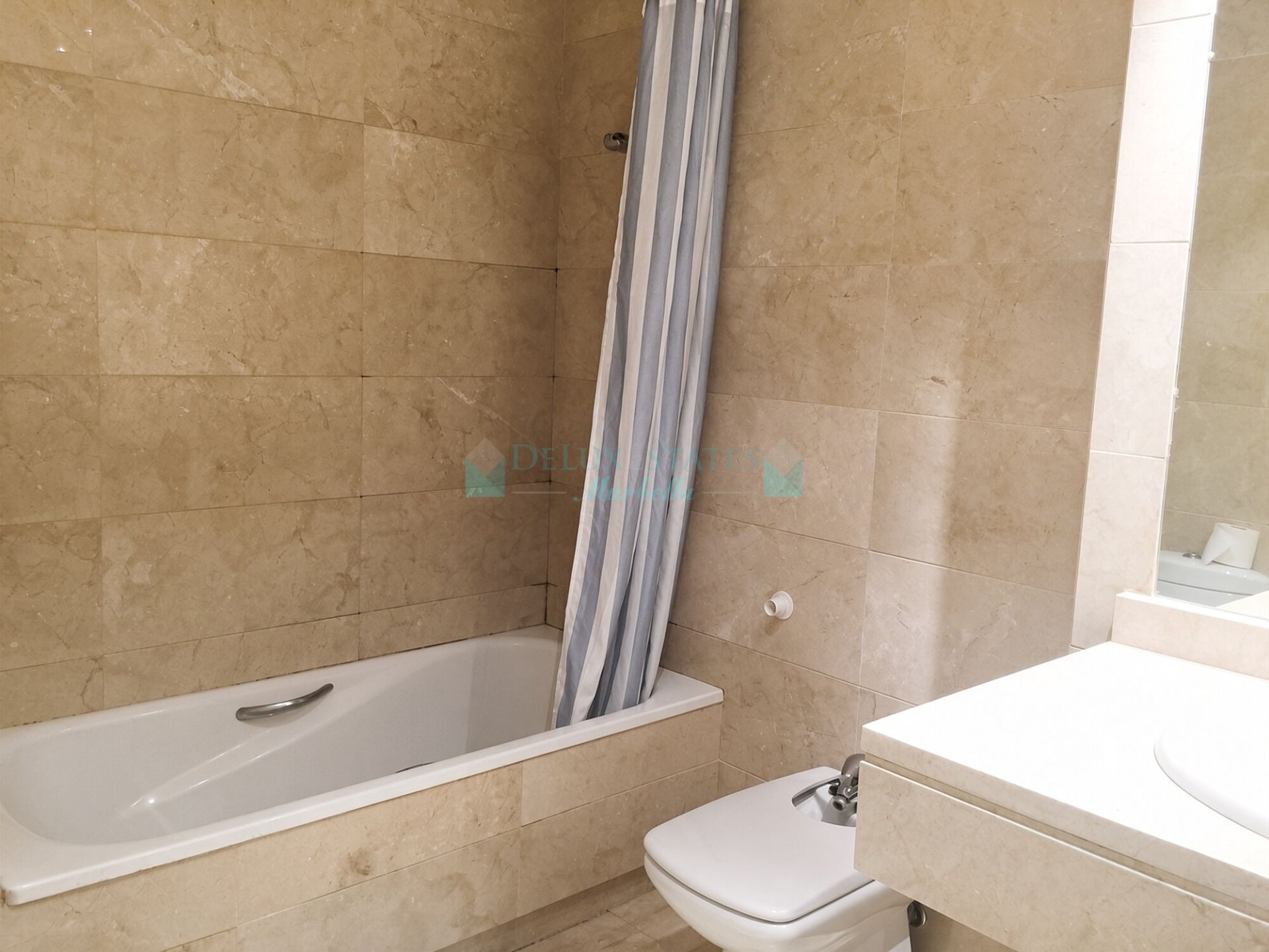 Penthouse for sale in La Dama de Noche, Nueva Andalucia