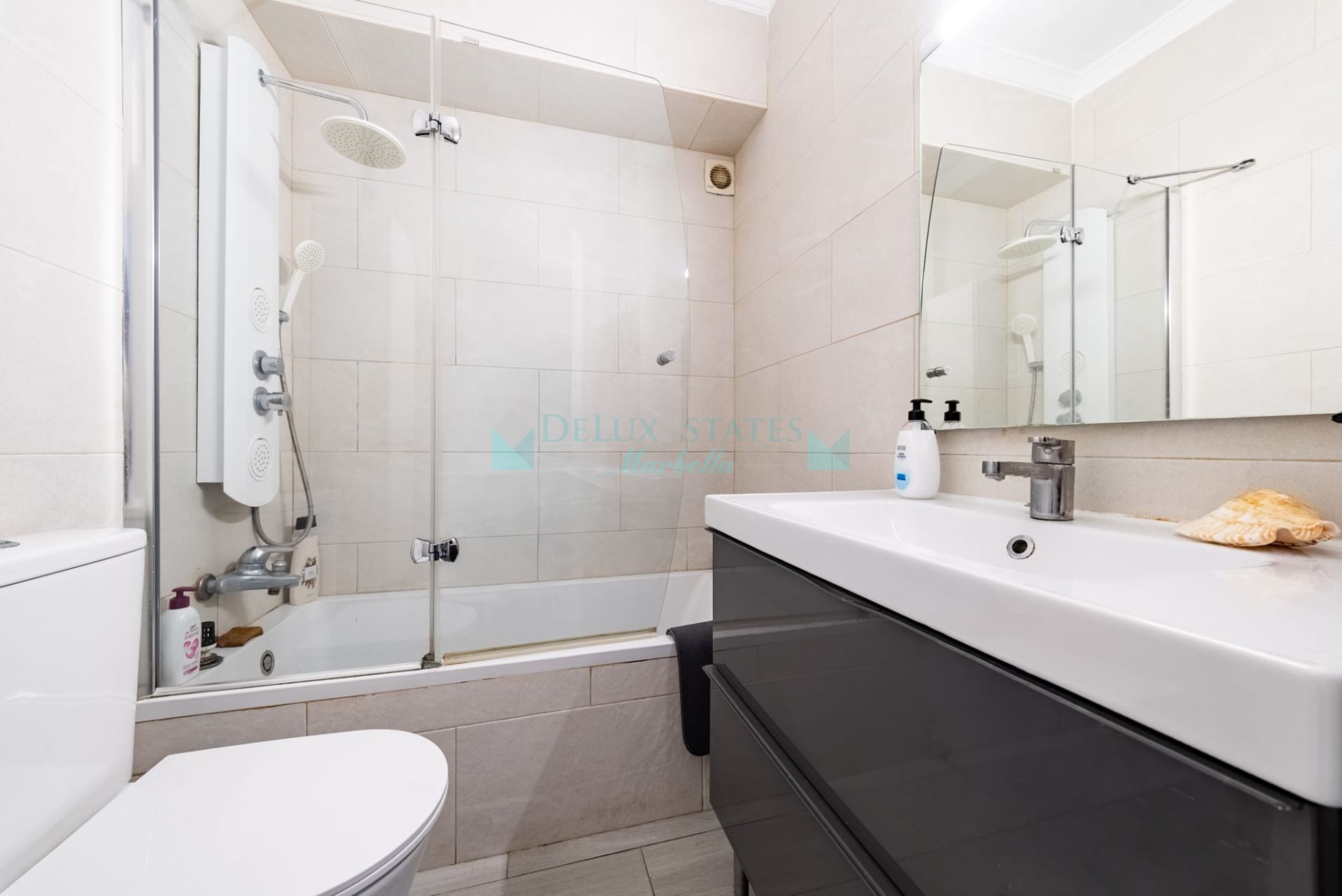 Apartment for sale in Playa Bajadilla - Puertos, Marbella